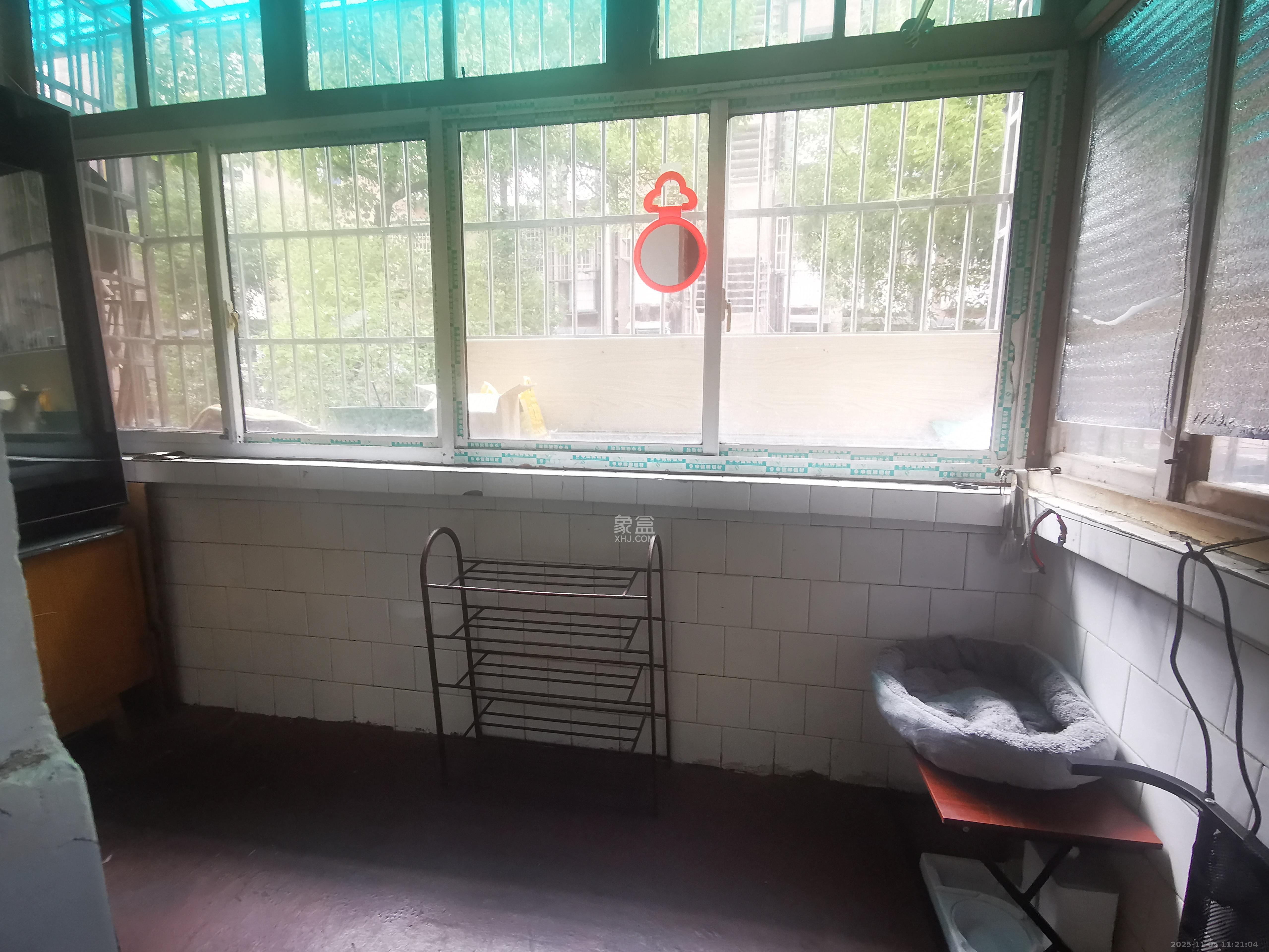 红旗区四片  3室1厅1卫    1600.0元/月室内图