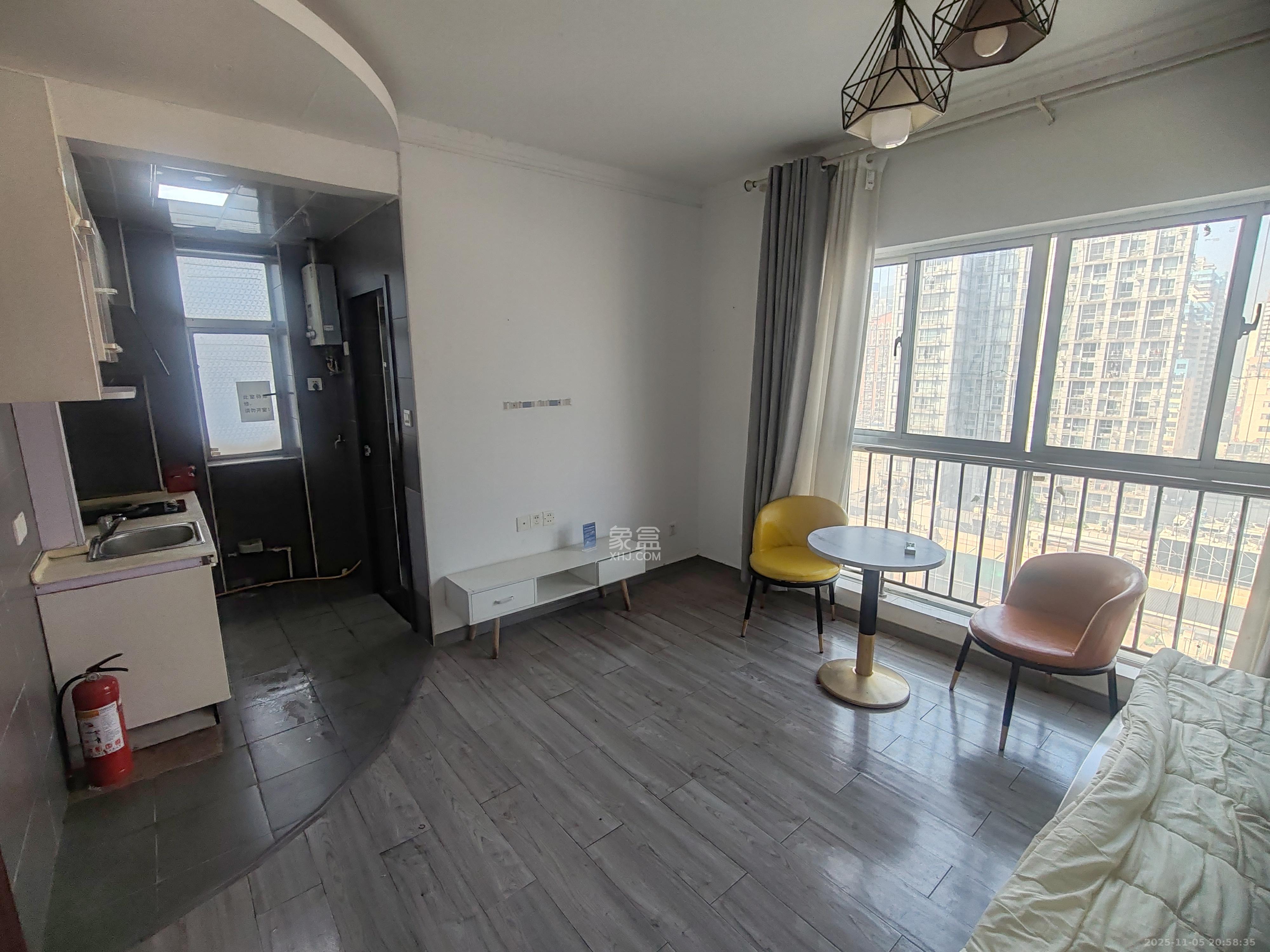 君临国际  1室1厅1卫    1700.0元/月室内图