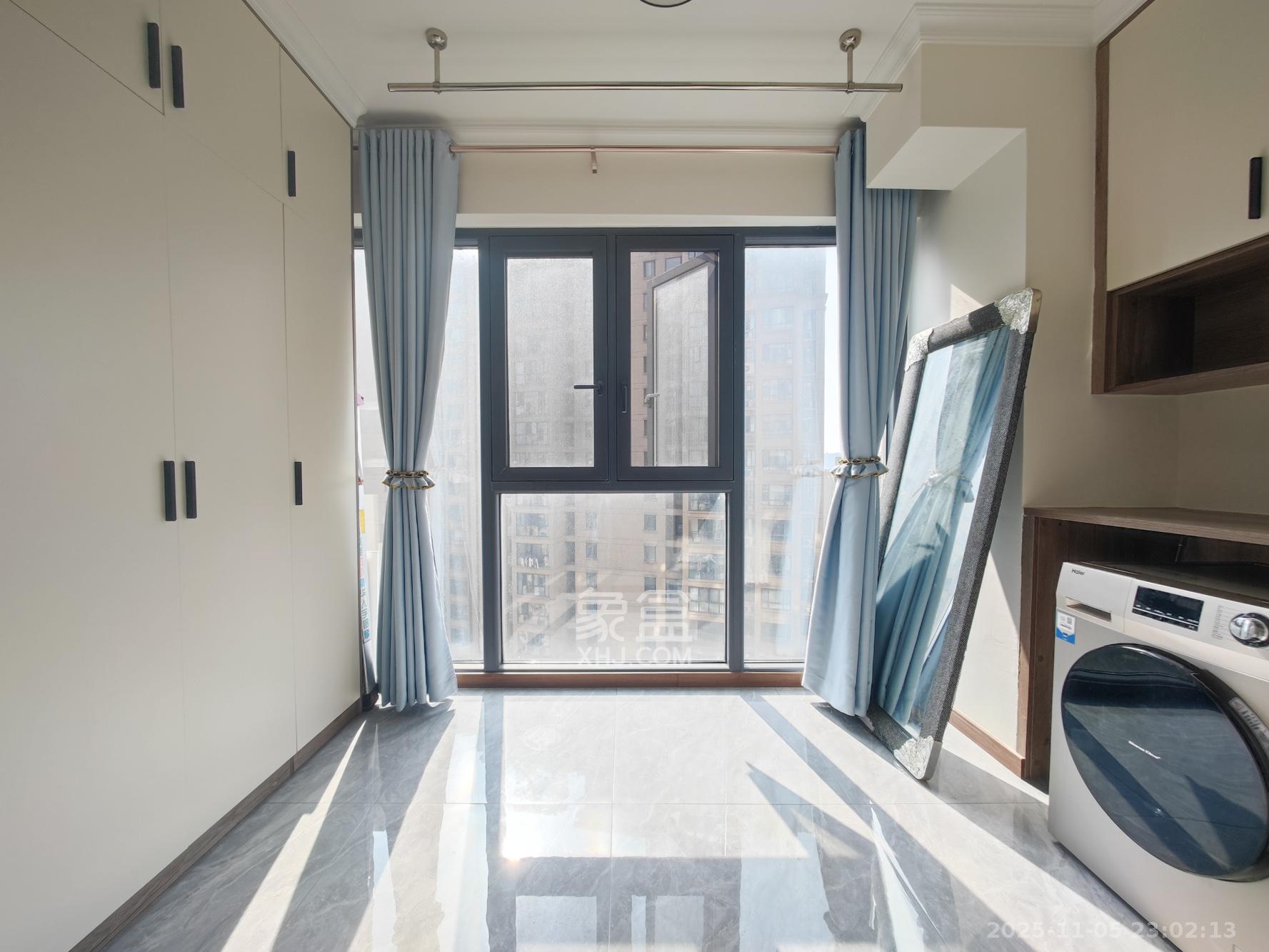 西湖鸿运佳苑  3室2厅2卫    95.0万阳台