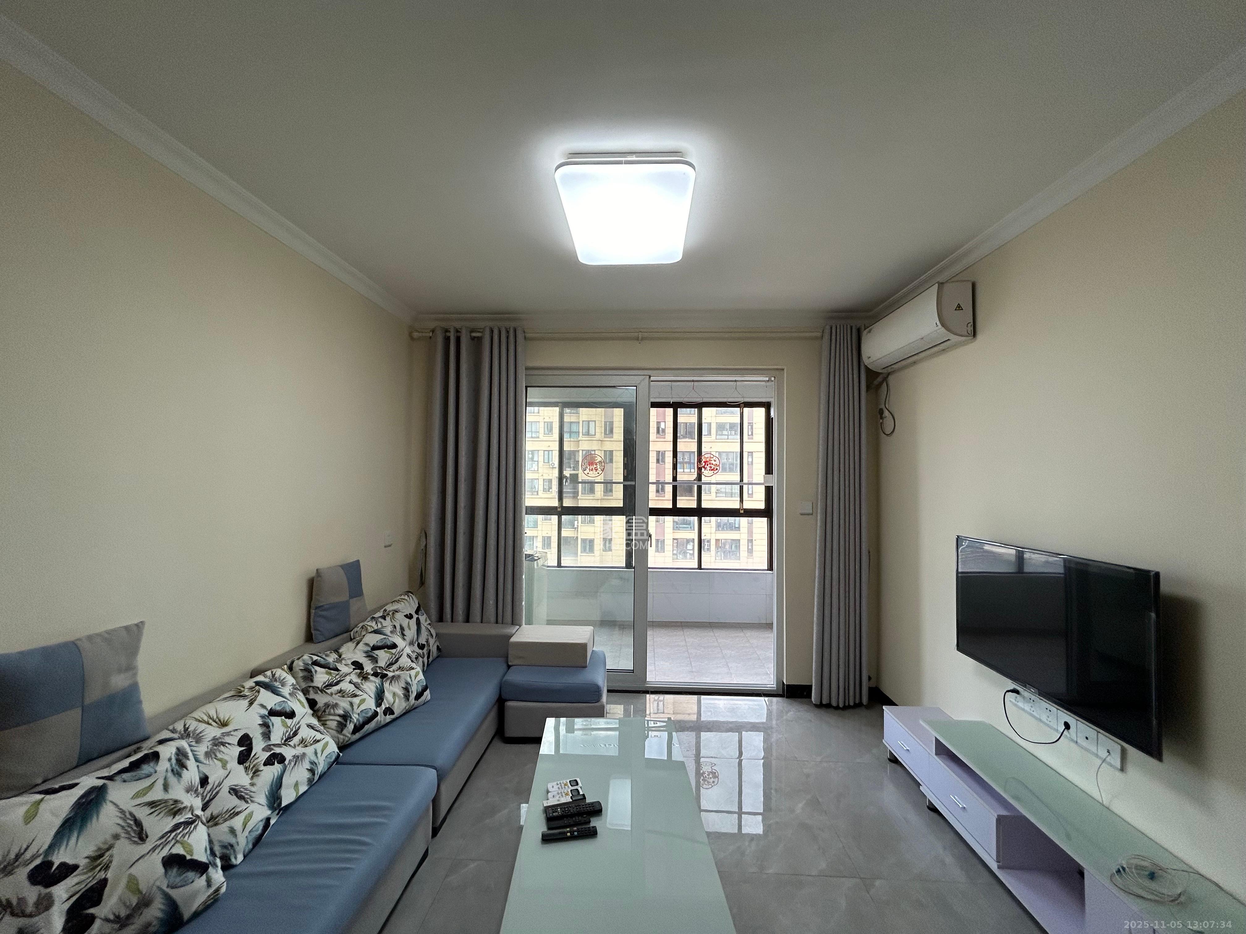 保利香槟国际  1室1厅1卫    2000.0元/月室内图