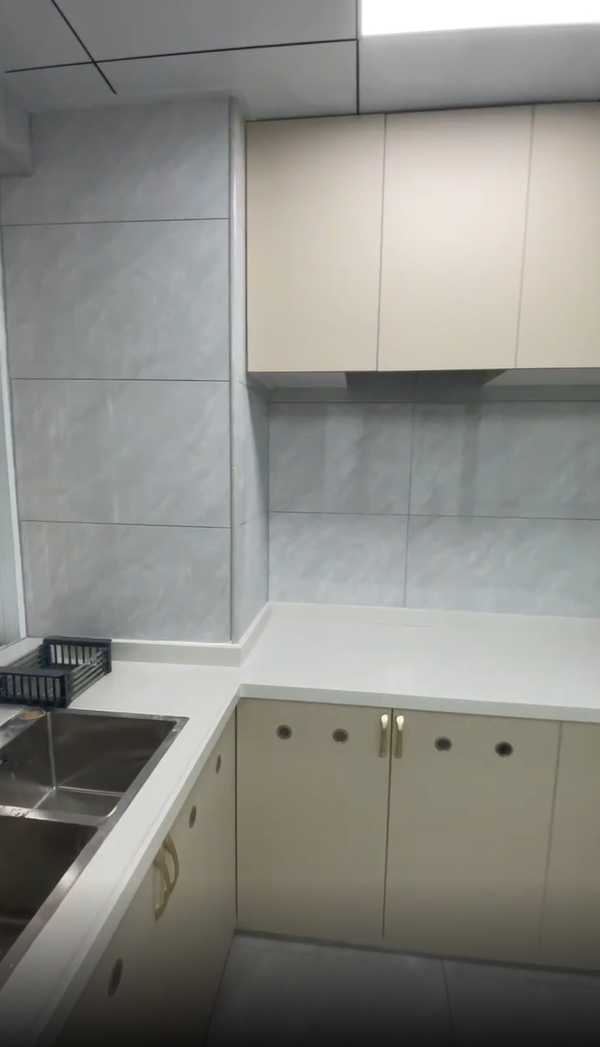 海航城  2室1厅1卫    106.0万客厅