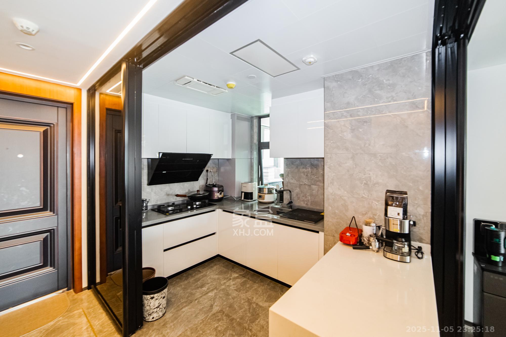 北辰瀚江府 3室2厅2卫 238.0万 北辰瀚江府 3室2厅2卫 238.0万厨房