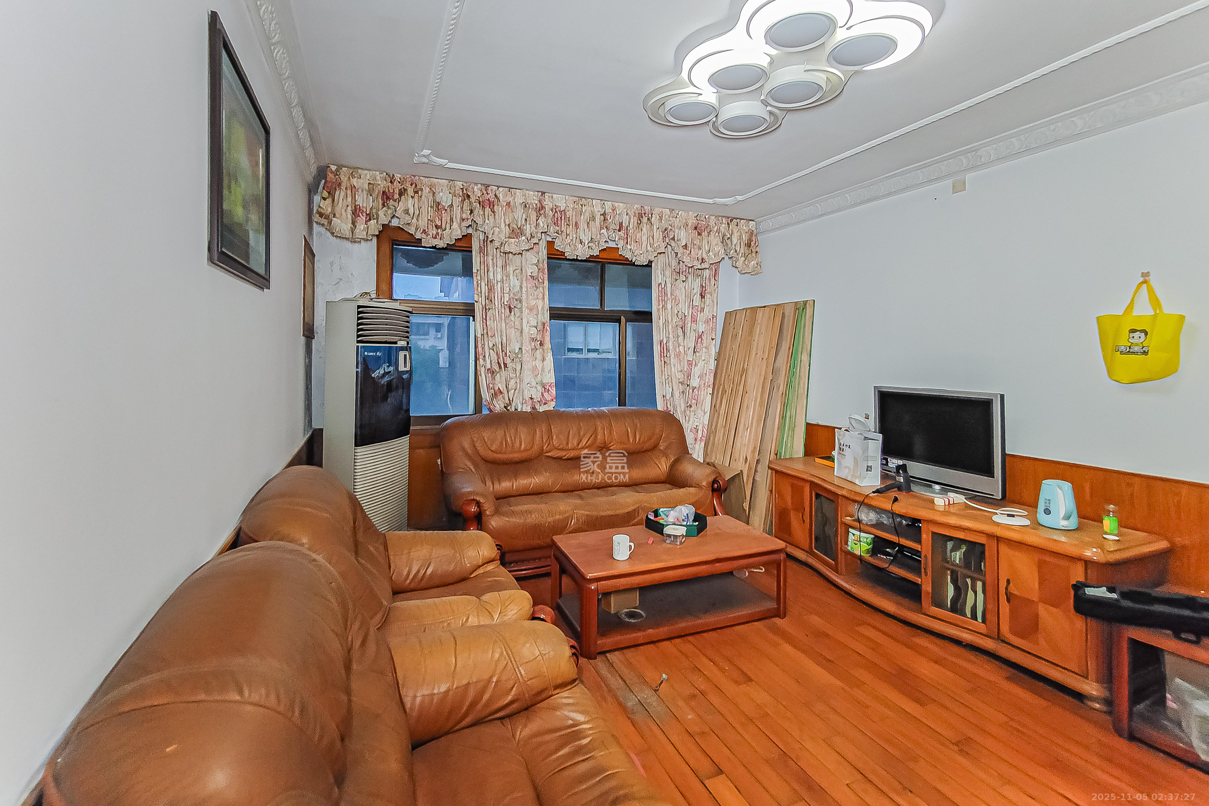 杂技团宿舍  3室2厅2卫    62.0万