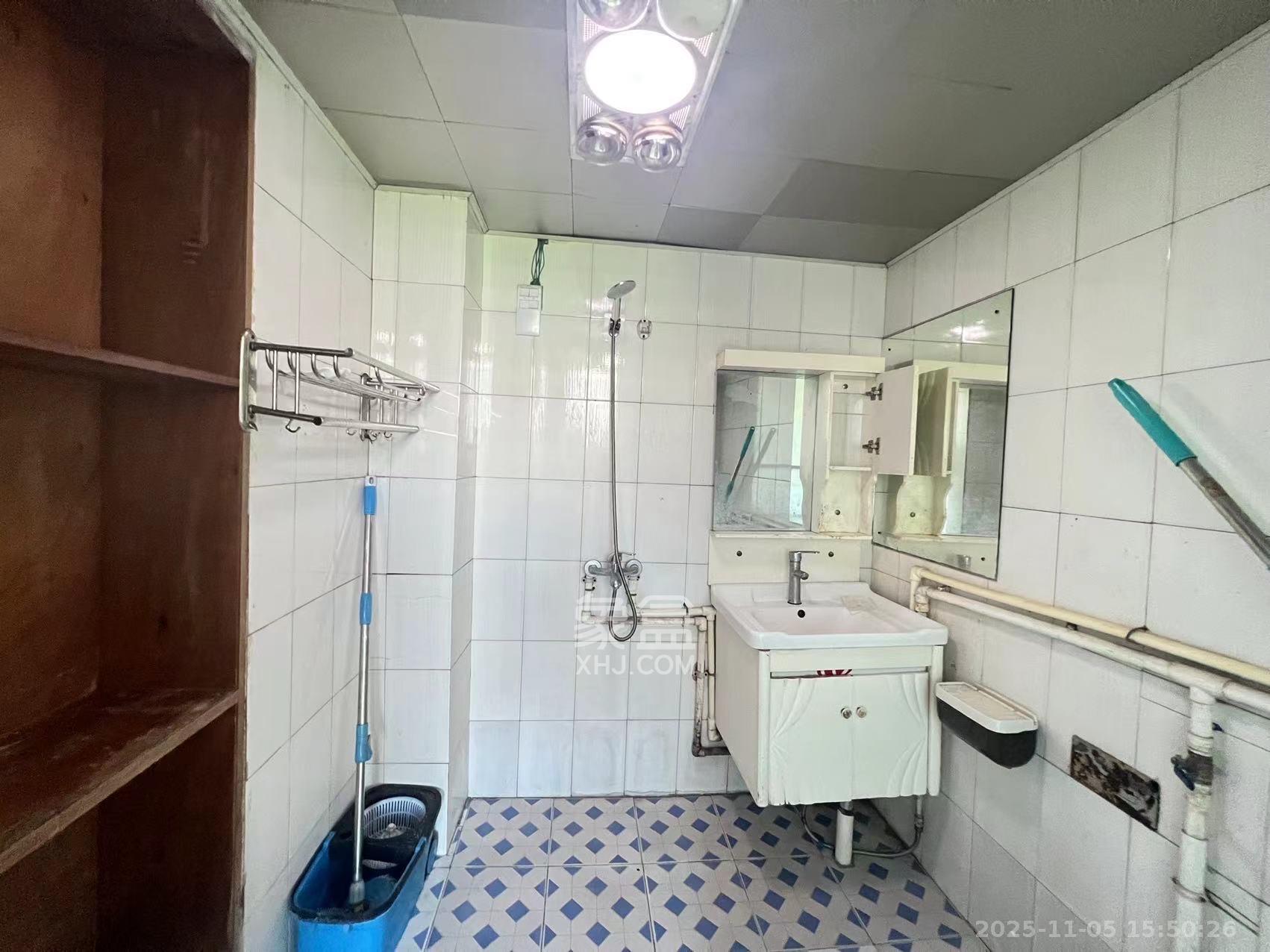 中南汽车世界 2室2厅1卫 1200.0元/月 中南汽车世界 2室2厅1卫 1200.0元/月室内图