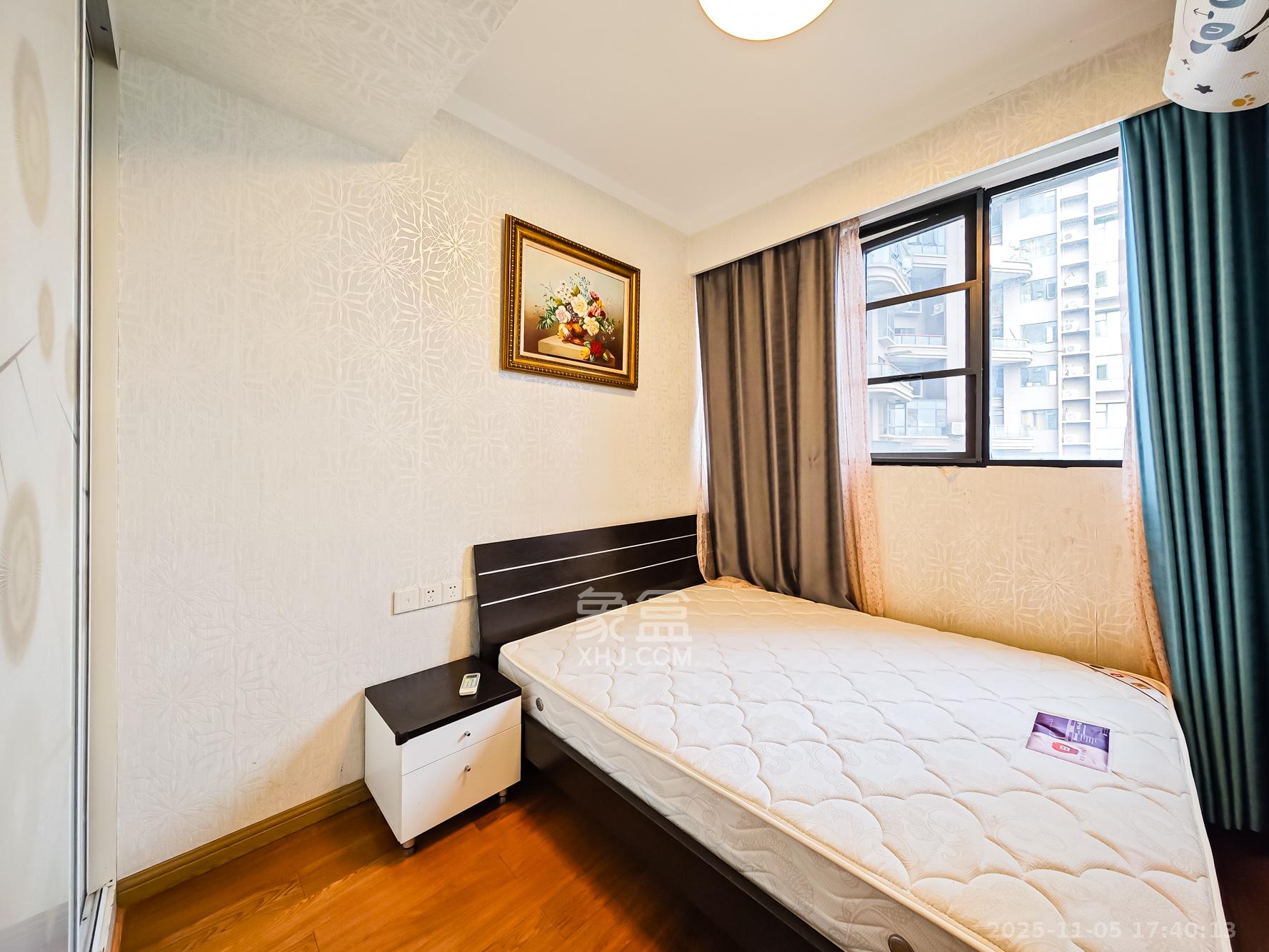 双湾国际(湘江御景花园) 3室2厅2卫 120.0万 双湾国际(湘江御景花园) 3室2厅2卫 120.0万卧室