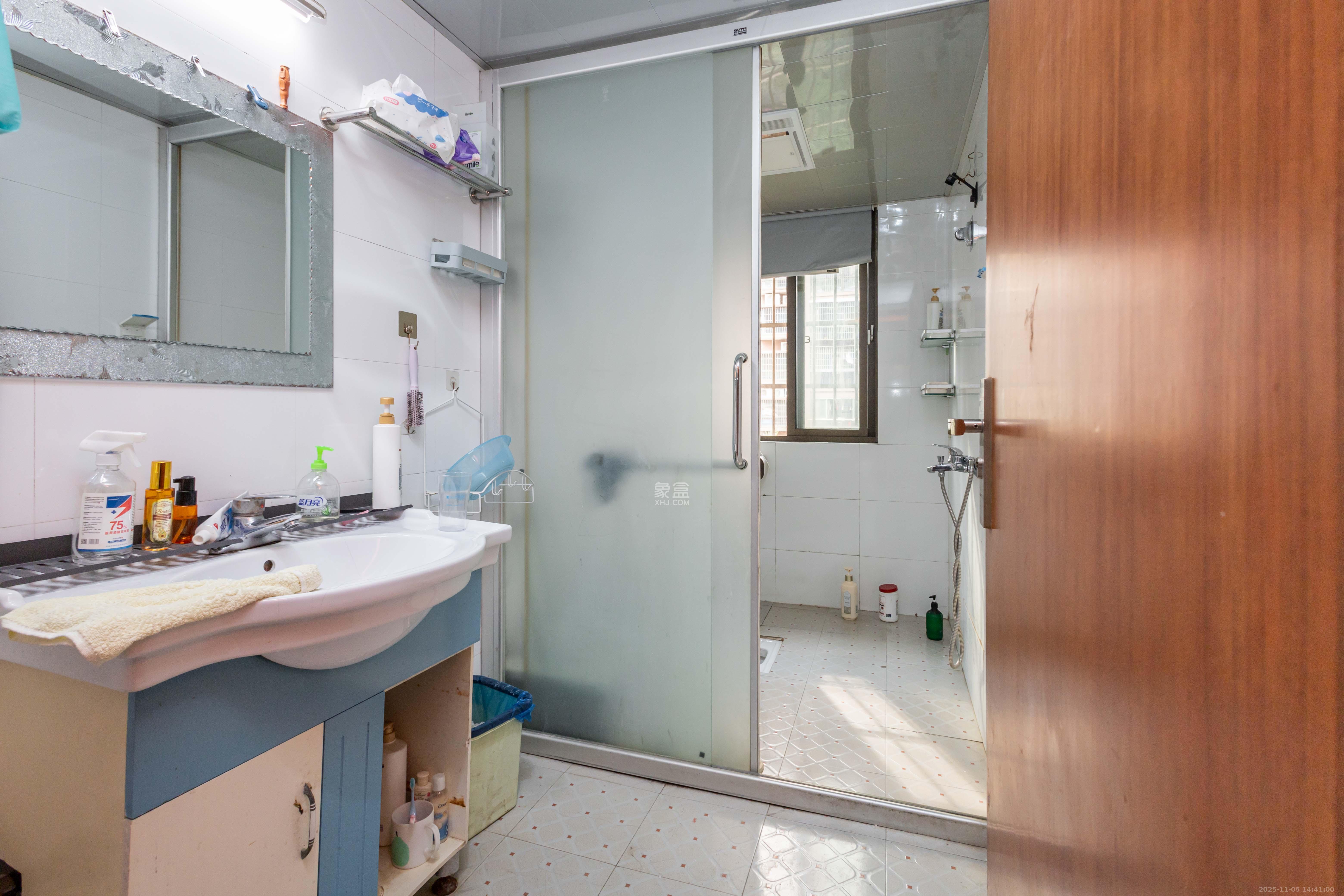 方略潇邦  3室2厅2卫    56.8万卫生间