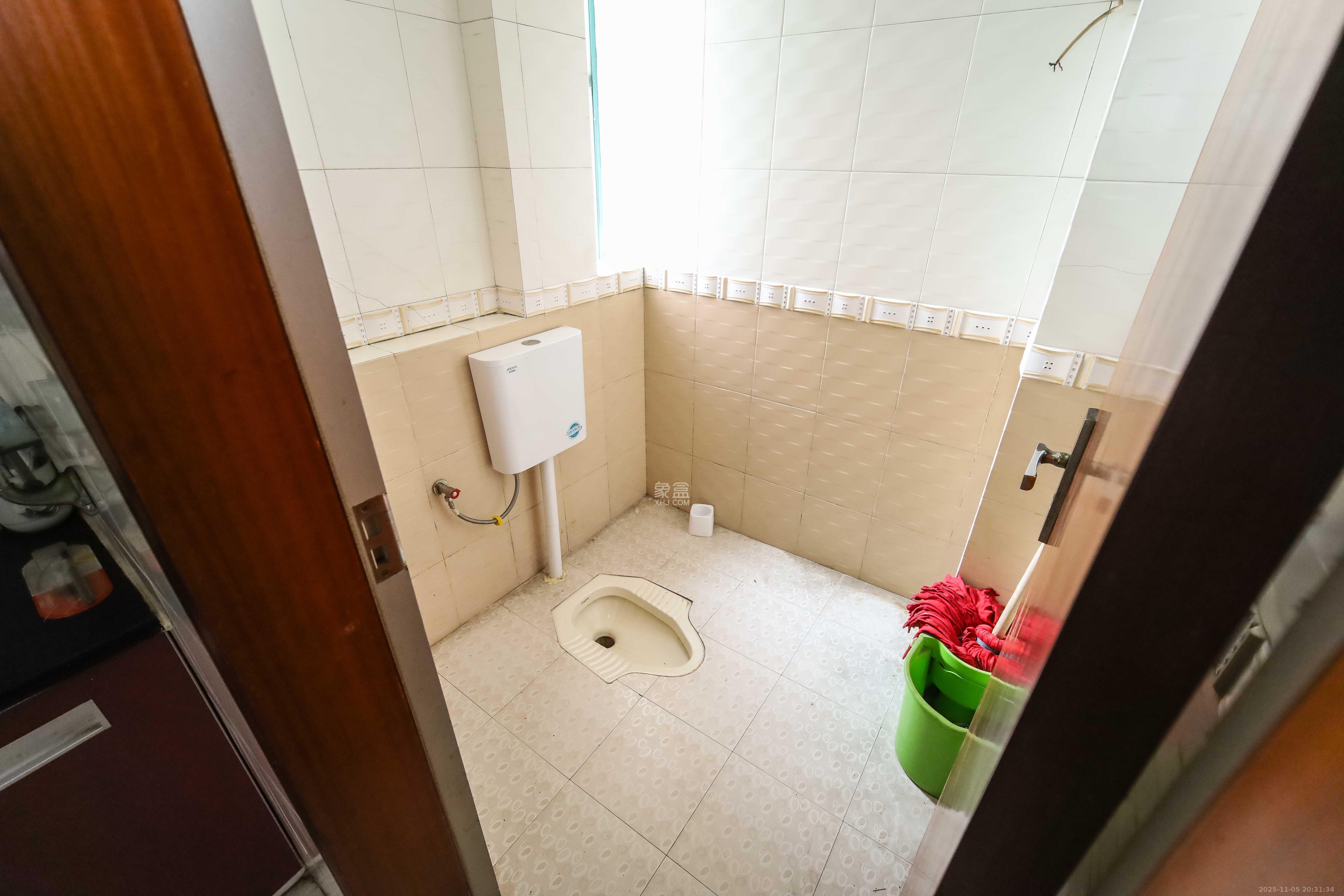 恒业雅苑  4室2厅2卫    152.0万卫生间