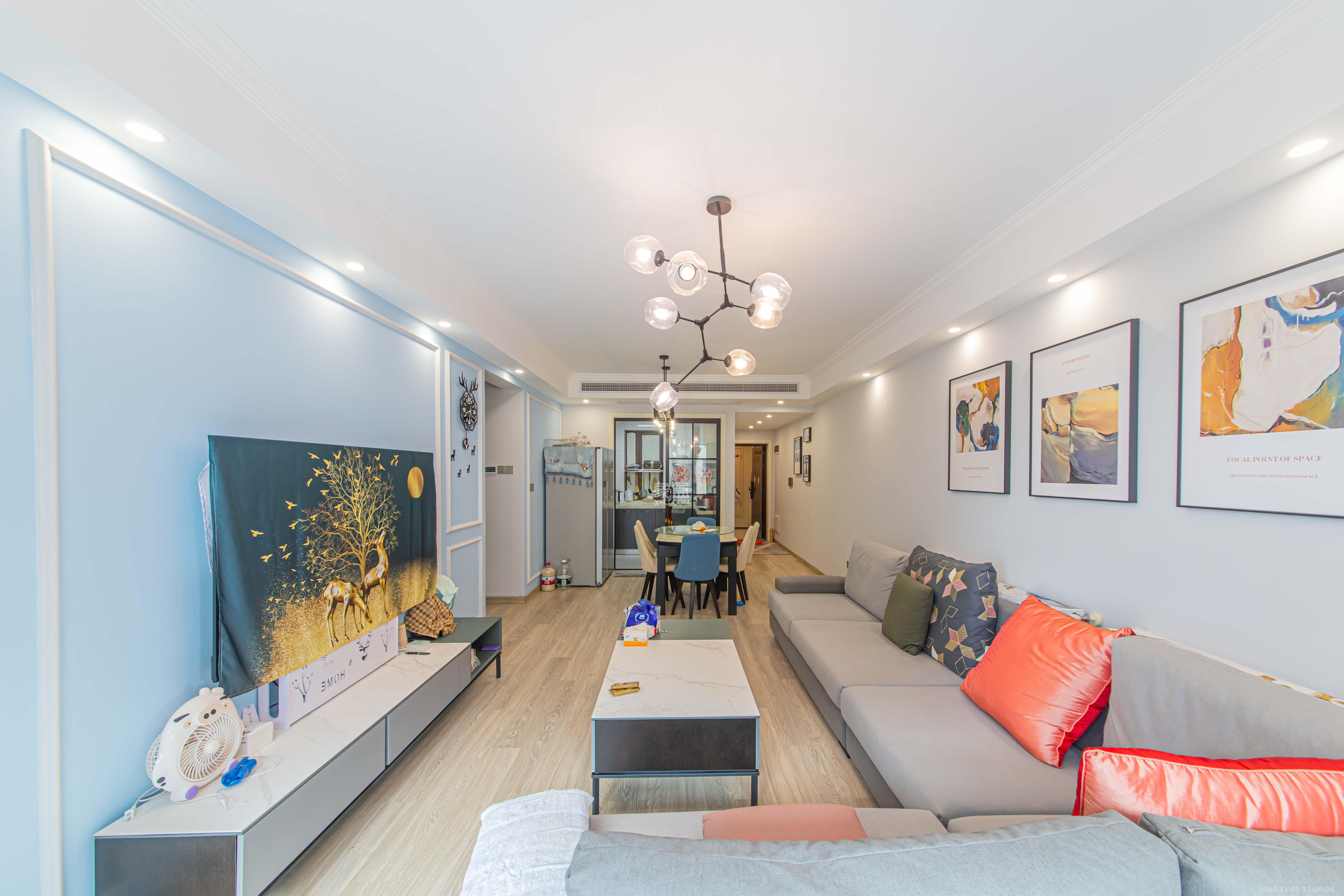 大唐印象二期御府  3室2厅2卫    132.0万客厅