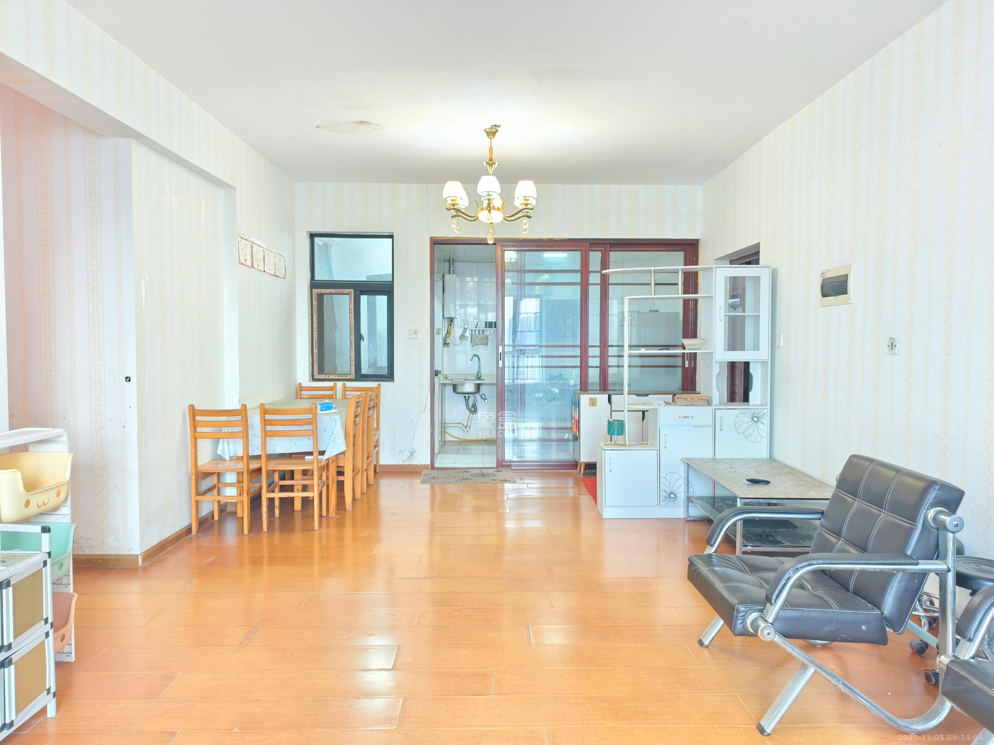 英郡年华  3室2厅2卫    2300.0元/月室内图