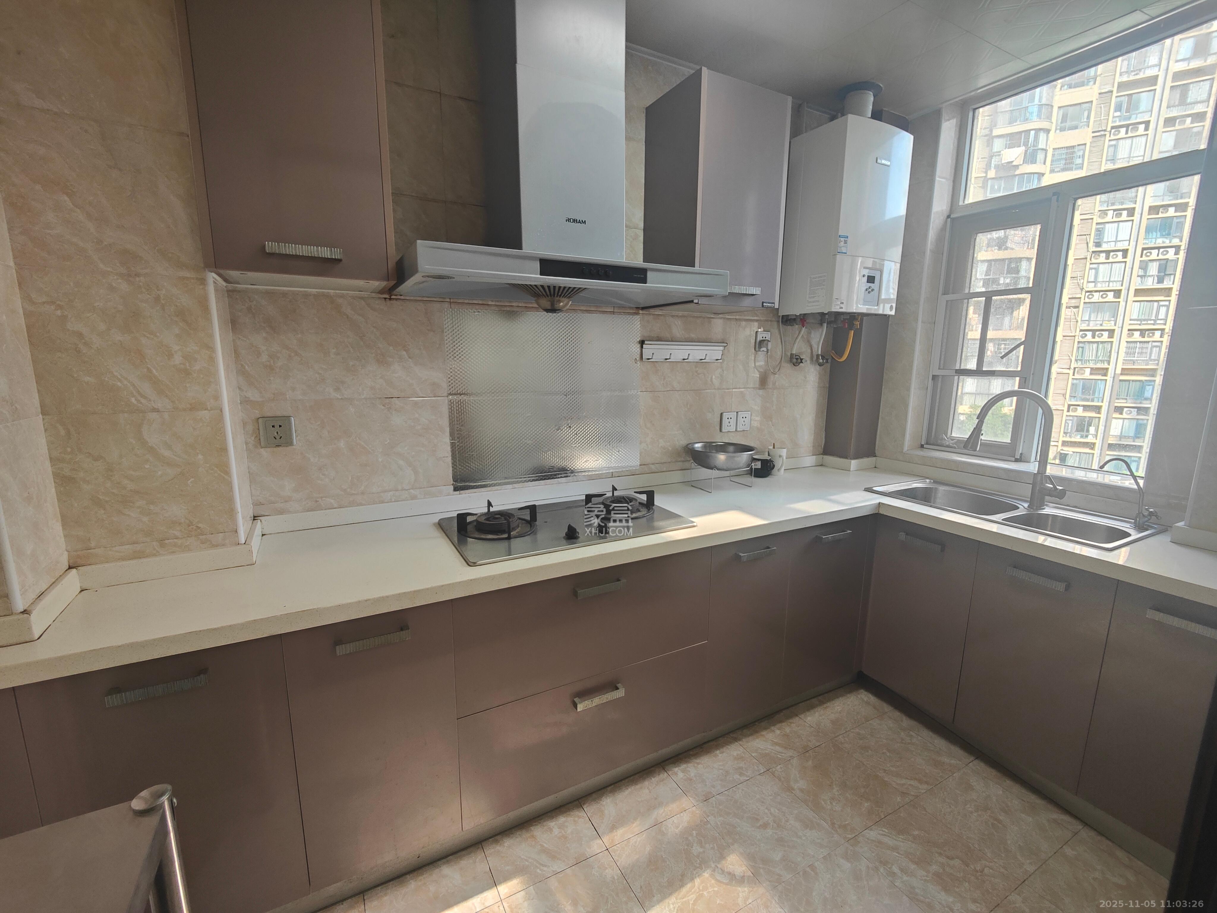 泊爱蓝湾 4室2厅2卫 3200.0元/月 泊爱蓝湾 4室2厅2卫 3200.0元/月室内图