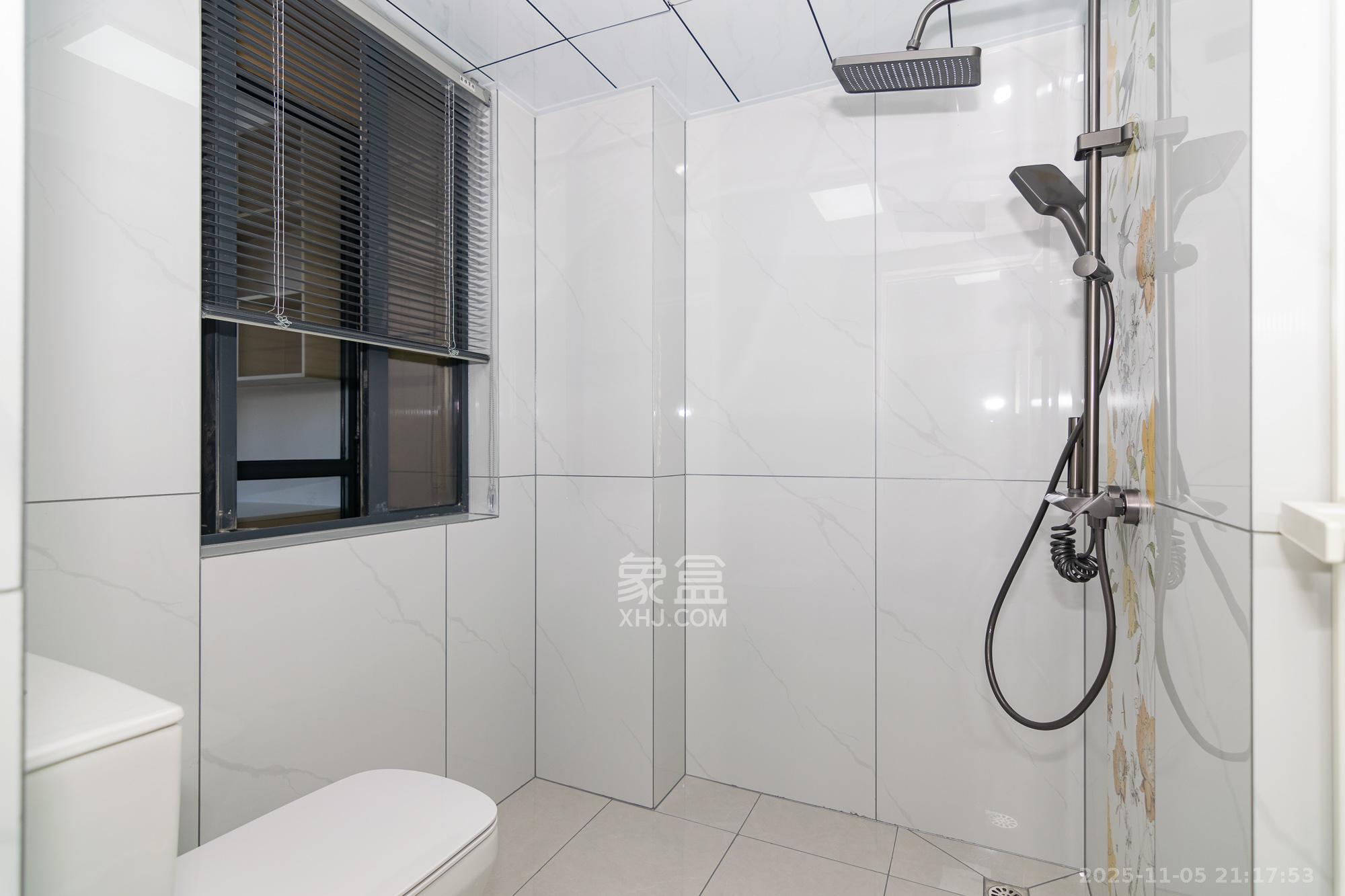 澳海谷山府  4室2厅2卫    99.8万卫生间