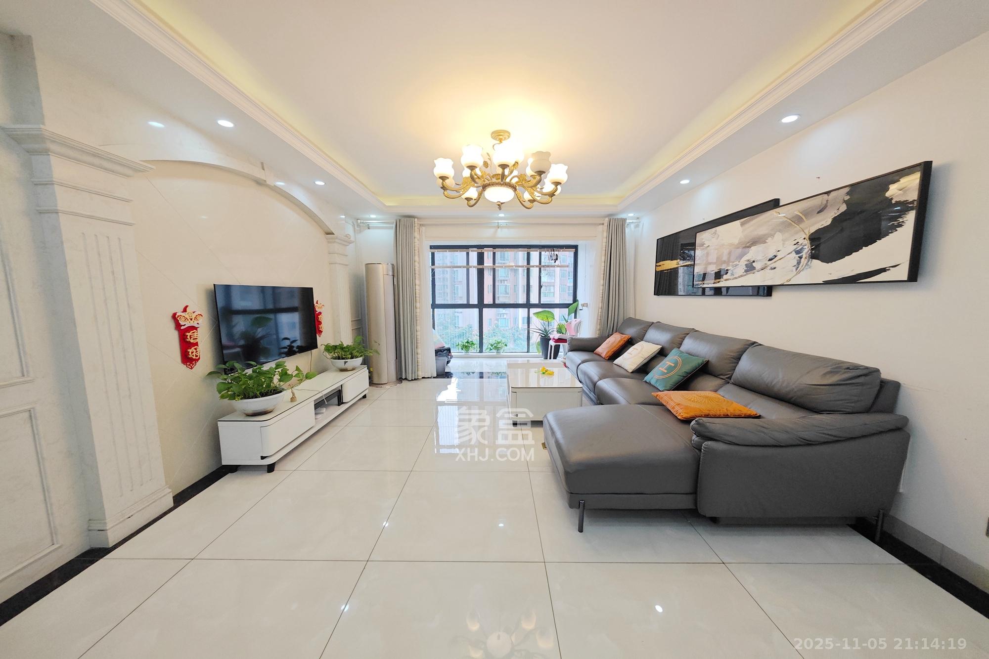 新城新世界一二三期 3室2厅2卫 125.0万 新城新世界一二三期 3室2厅2卫 125.0万客厅