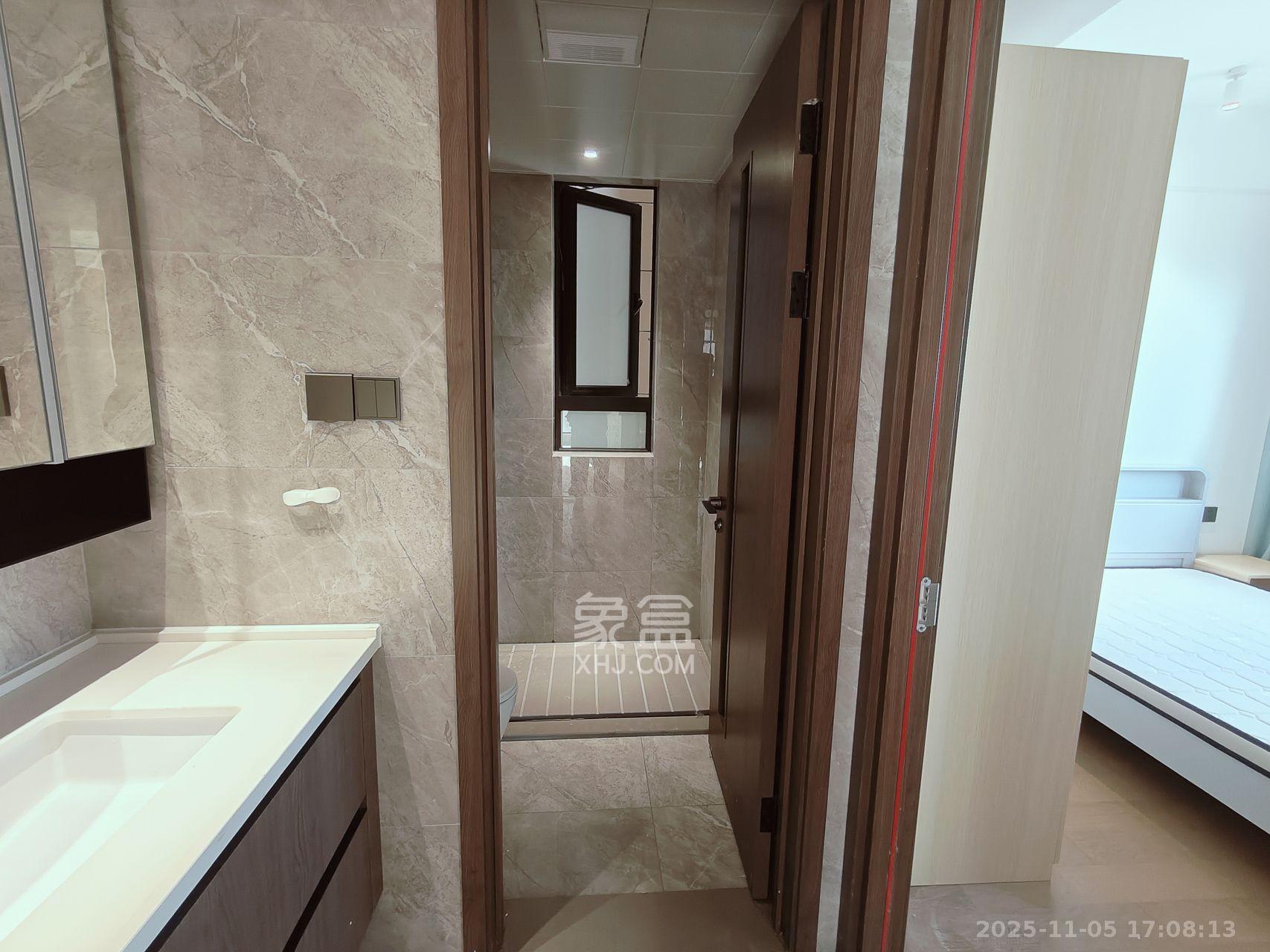 万科滨河道  3室2厅2卫    3000.0元/月室内图