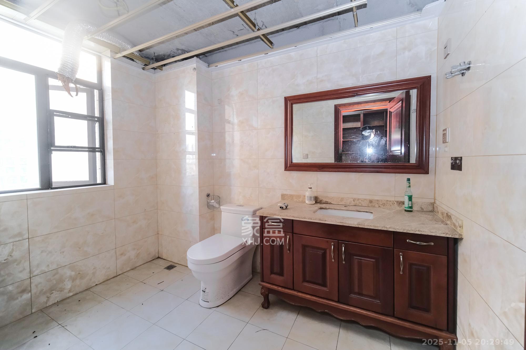 好望谷  3室2厅2卫    62.0万卫生间