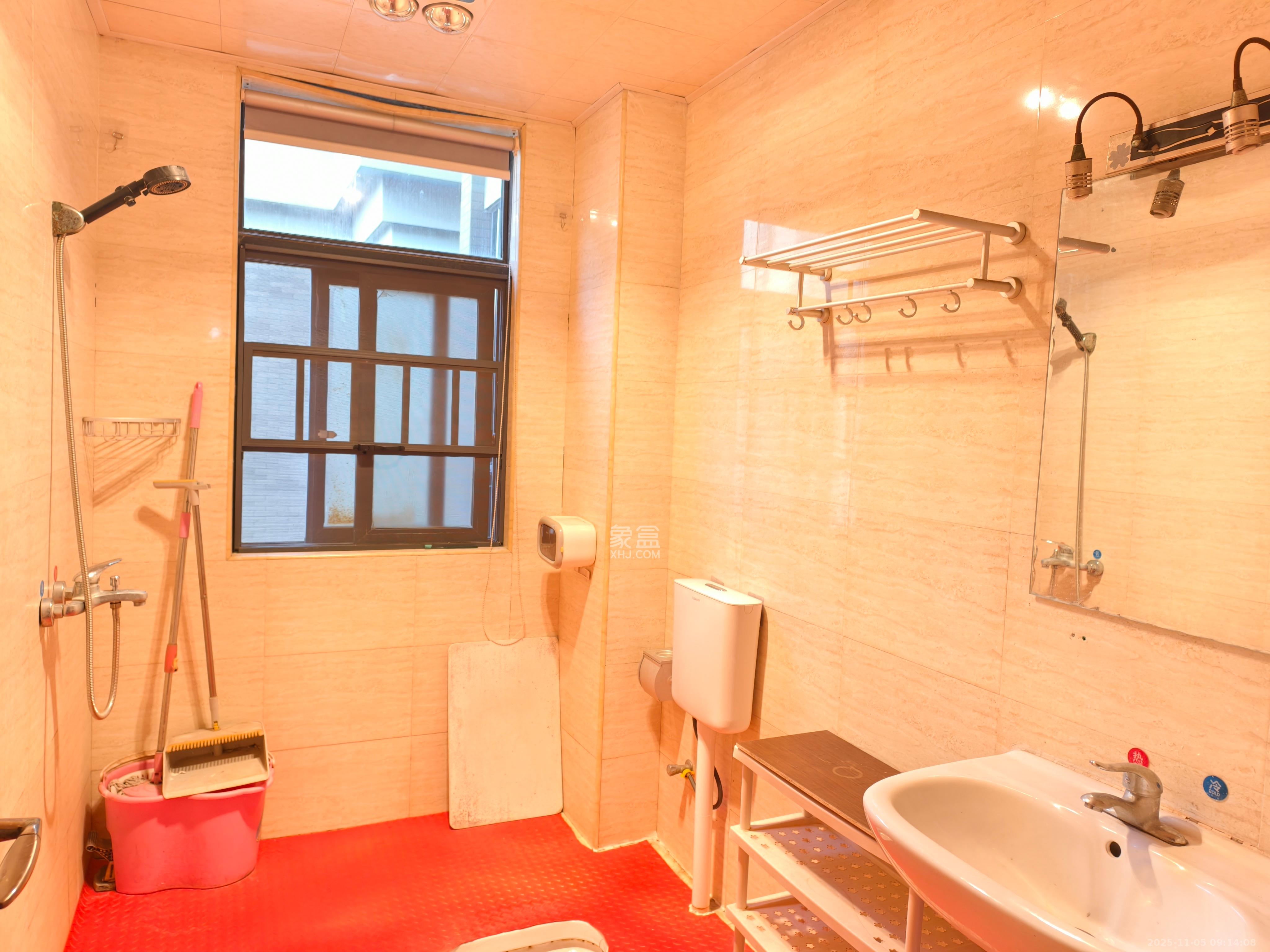 英郡年华 3室2厅2卫 2300.0元/月 英郡年华 3室2厅2卫 2300.0元/月室内图