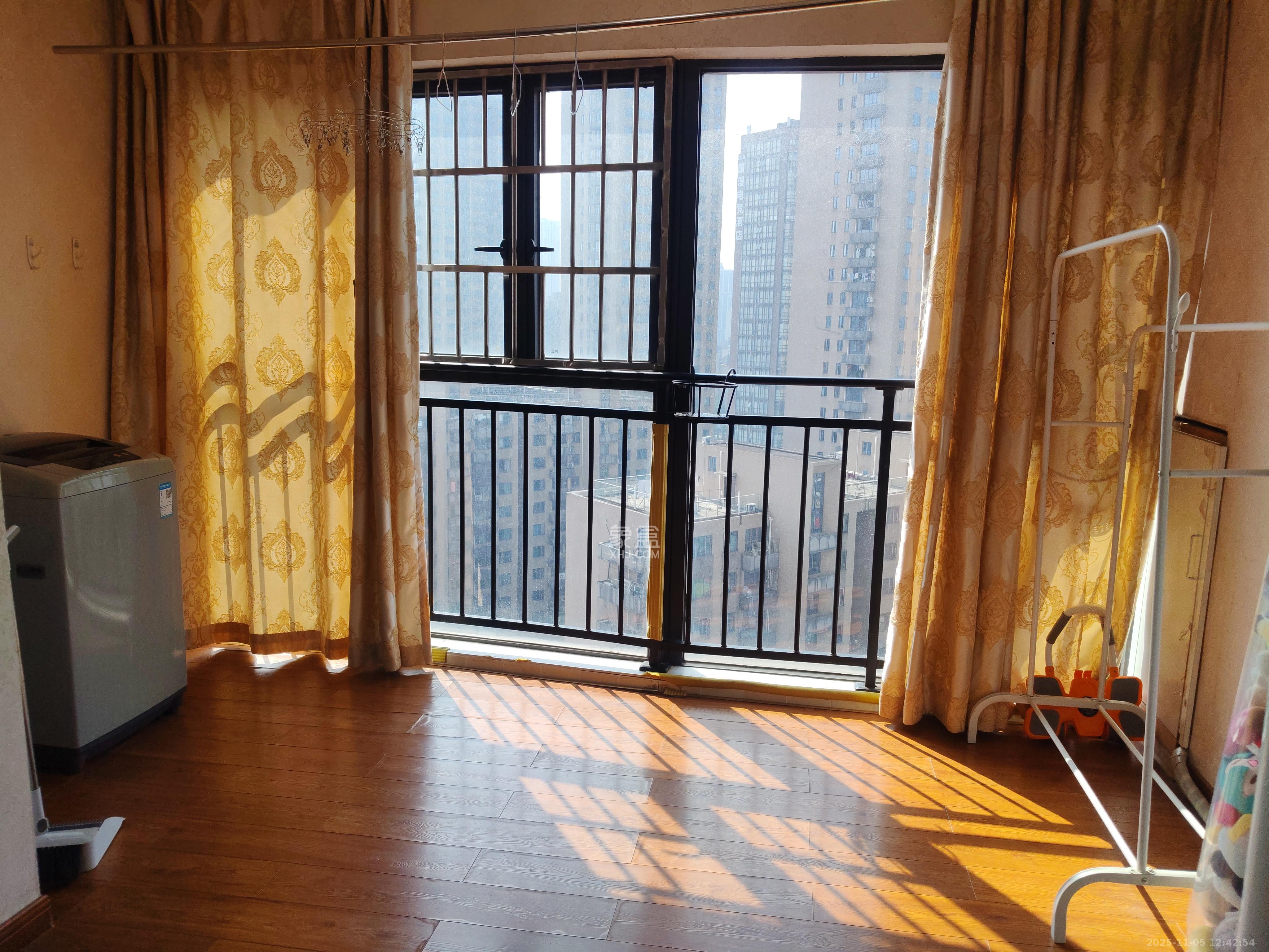 湘域熙岸  1室2厅1卫    2500.0元/月室内图