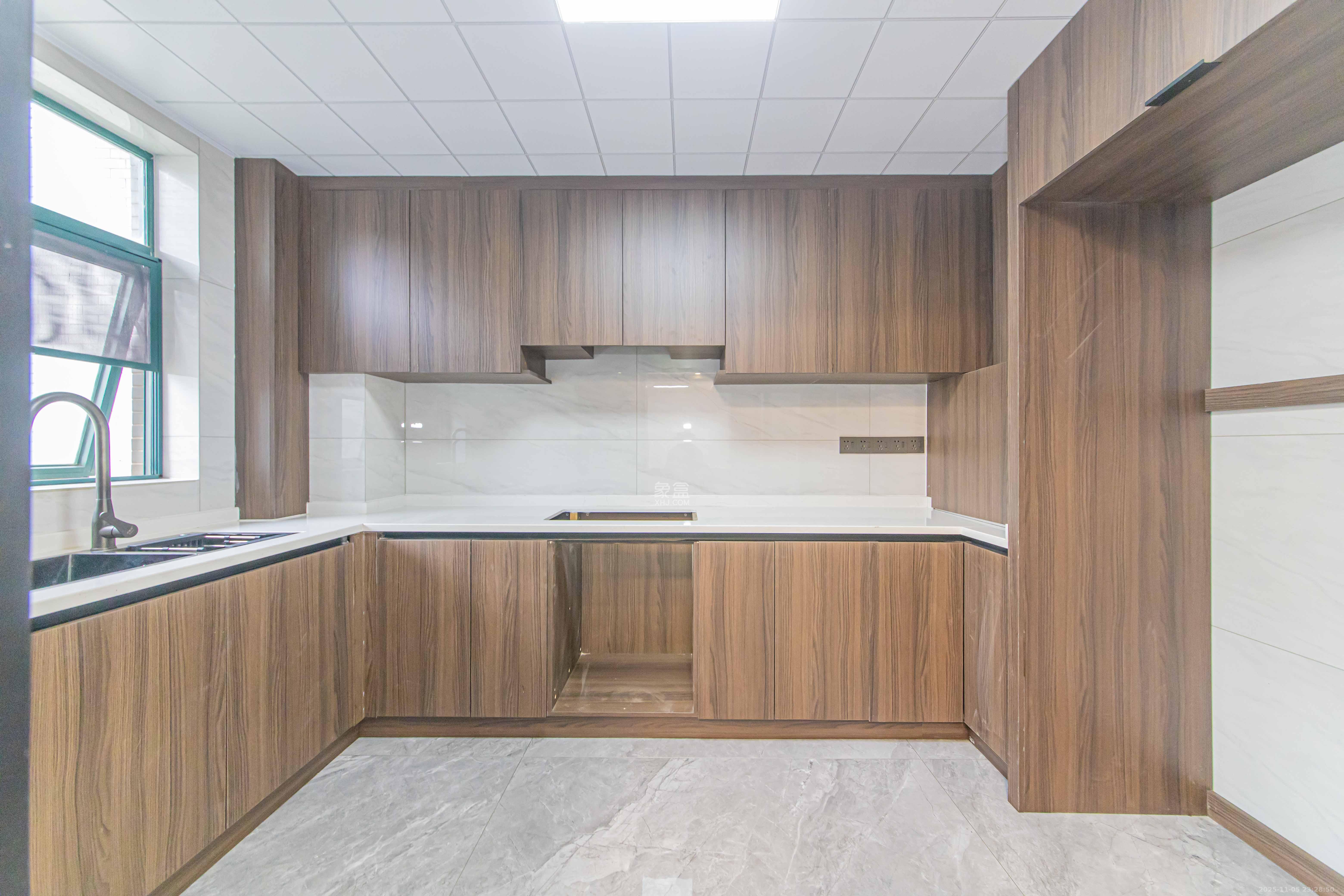 华天苑 3室2厅2卫 165.0万 华天苑 3室2厅2卫 165.0万厨房