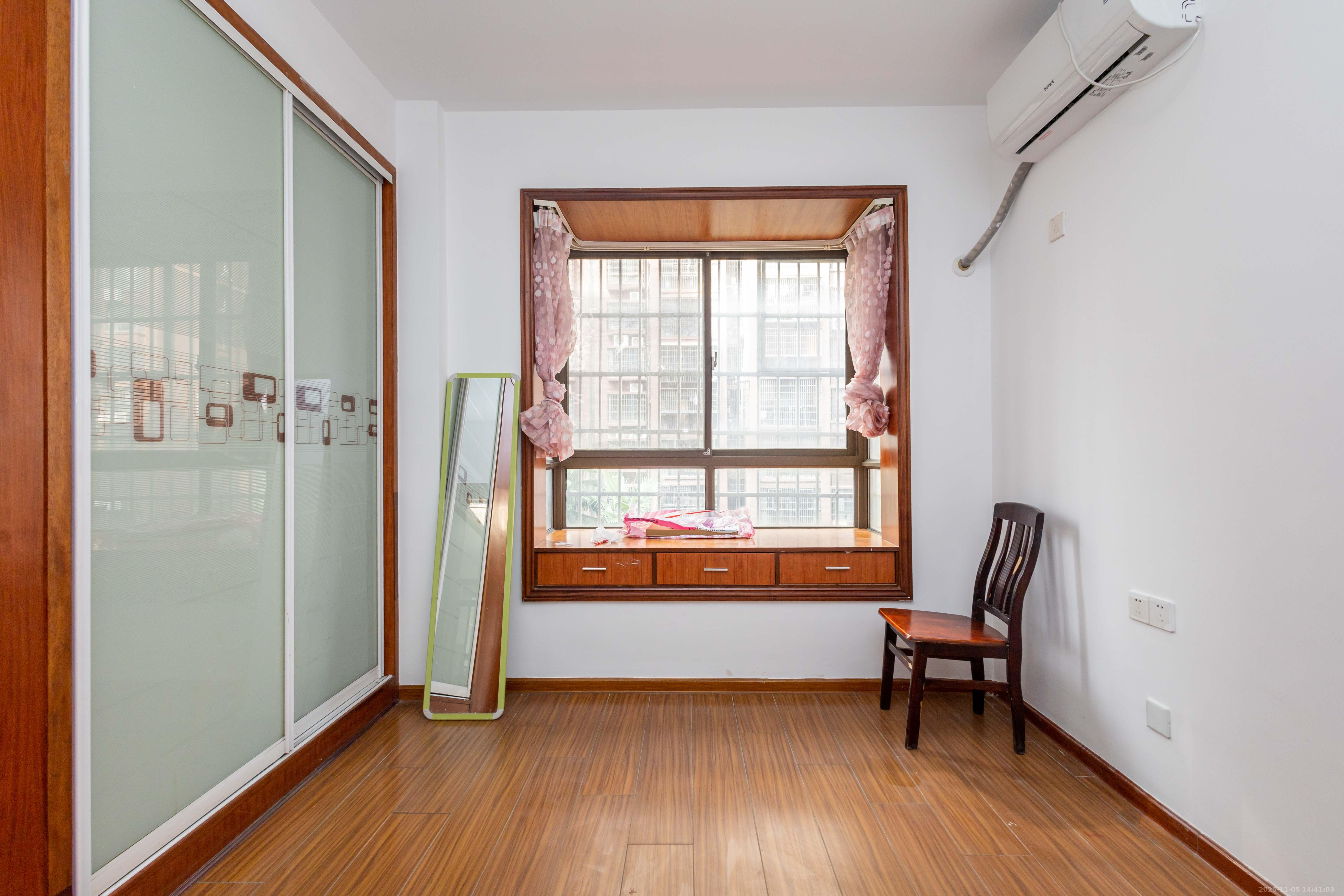 方略潇邦  3室2厅2卫    56.8万卧室