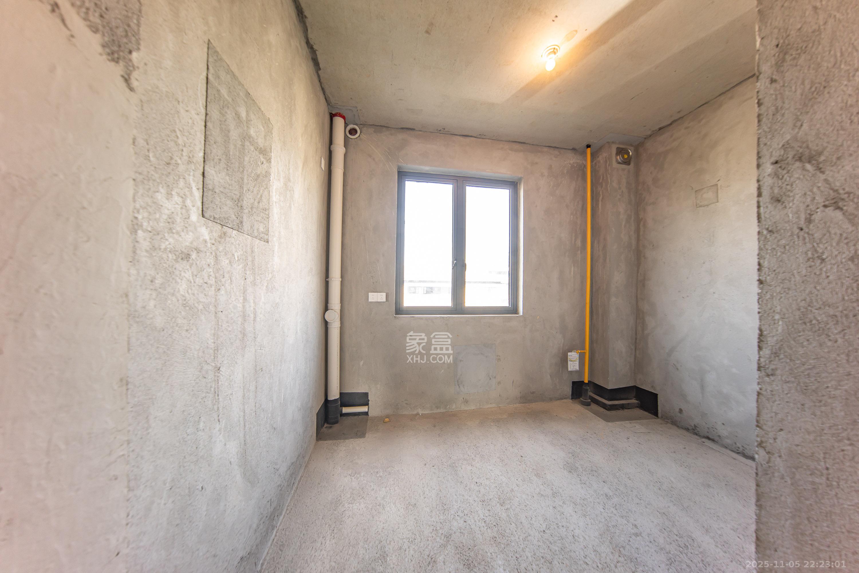 中建钰山湖  4室2厅2卫    330.0万厨房