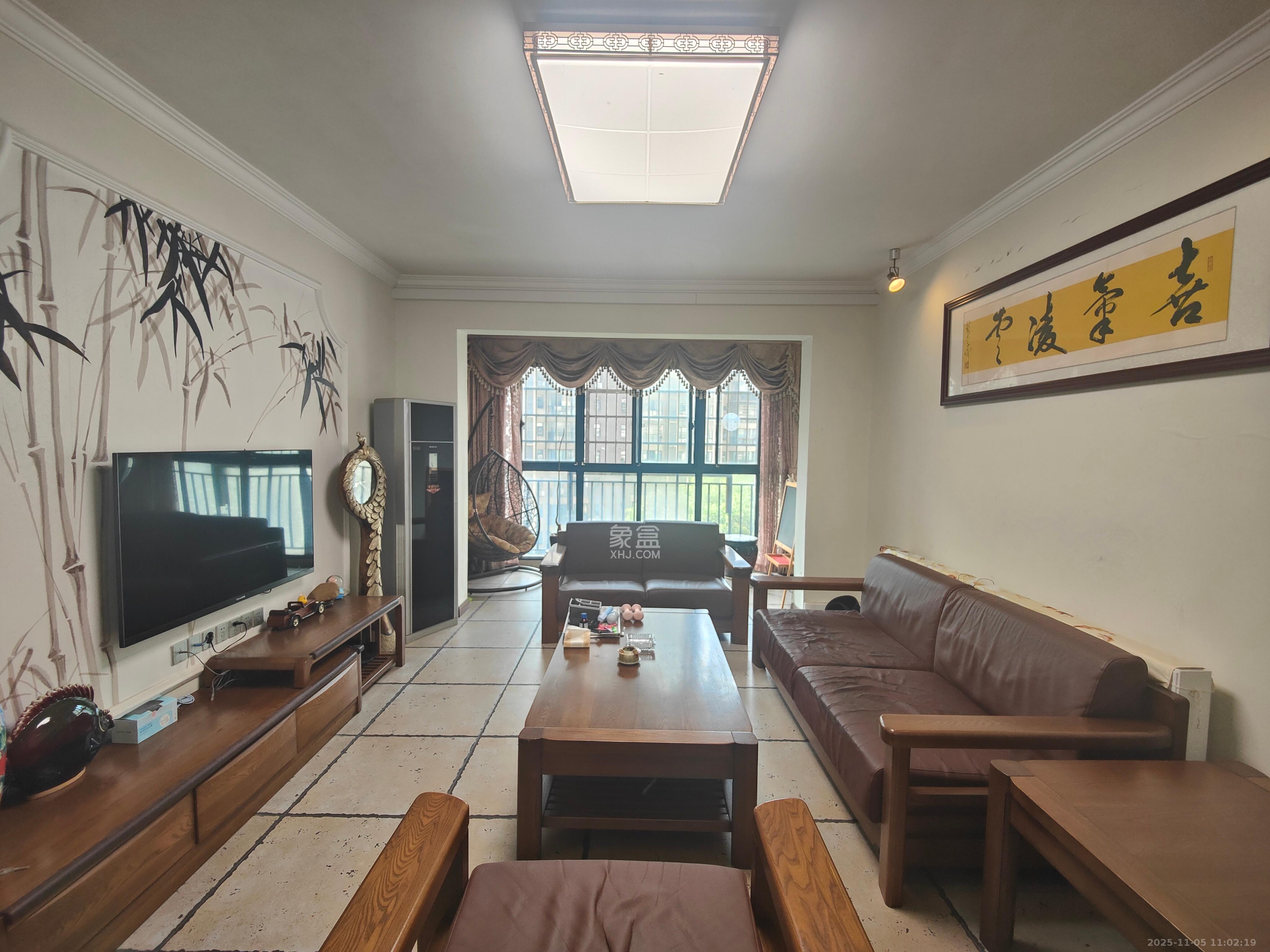 泊爱蓝湾  4室2厅2卫    3200.0元/月室内图1