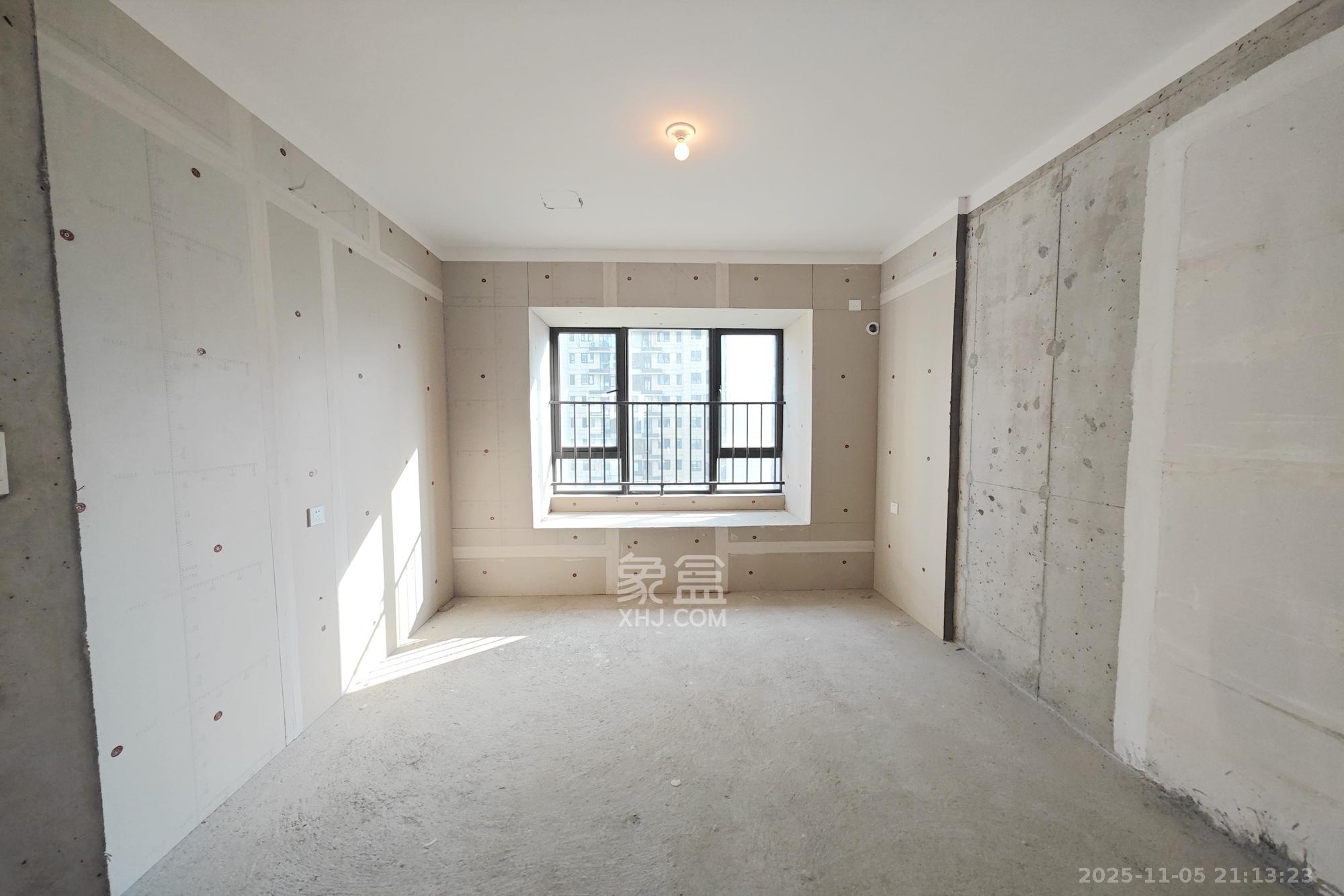 旭辉国悦府  4室2厅2卫    140.0万卧室