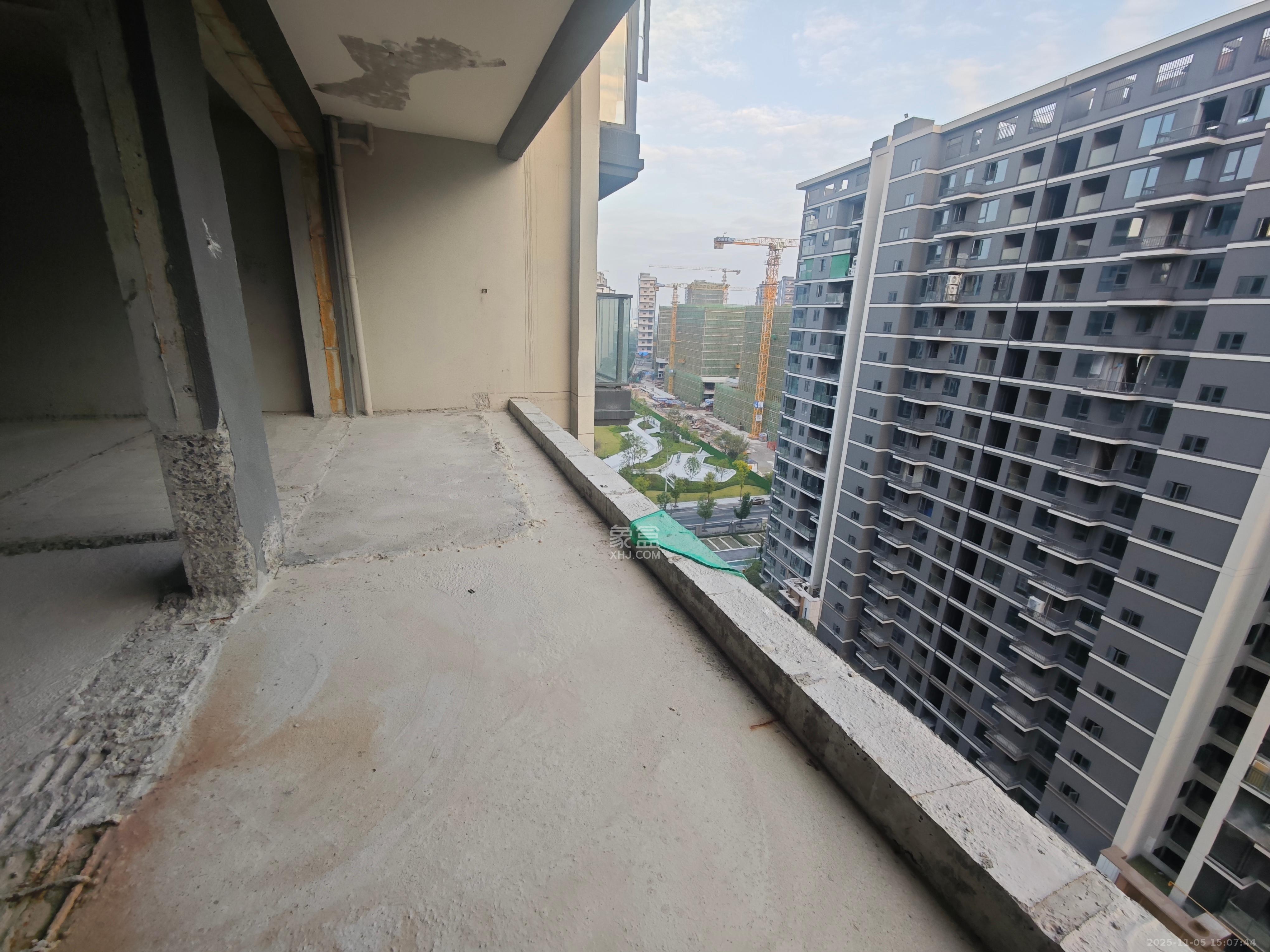 新城明昱东方  4室2厅2卫    4500.0元/月室内图