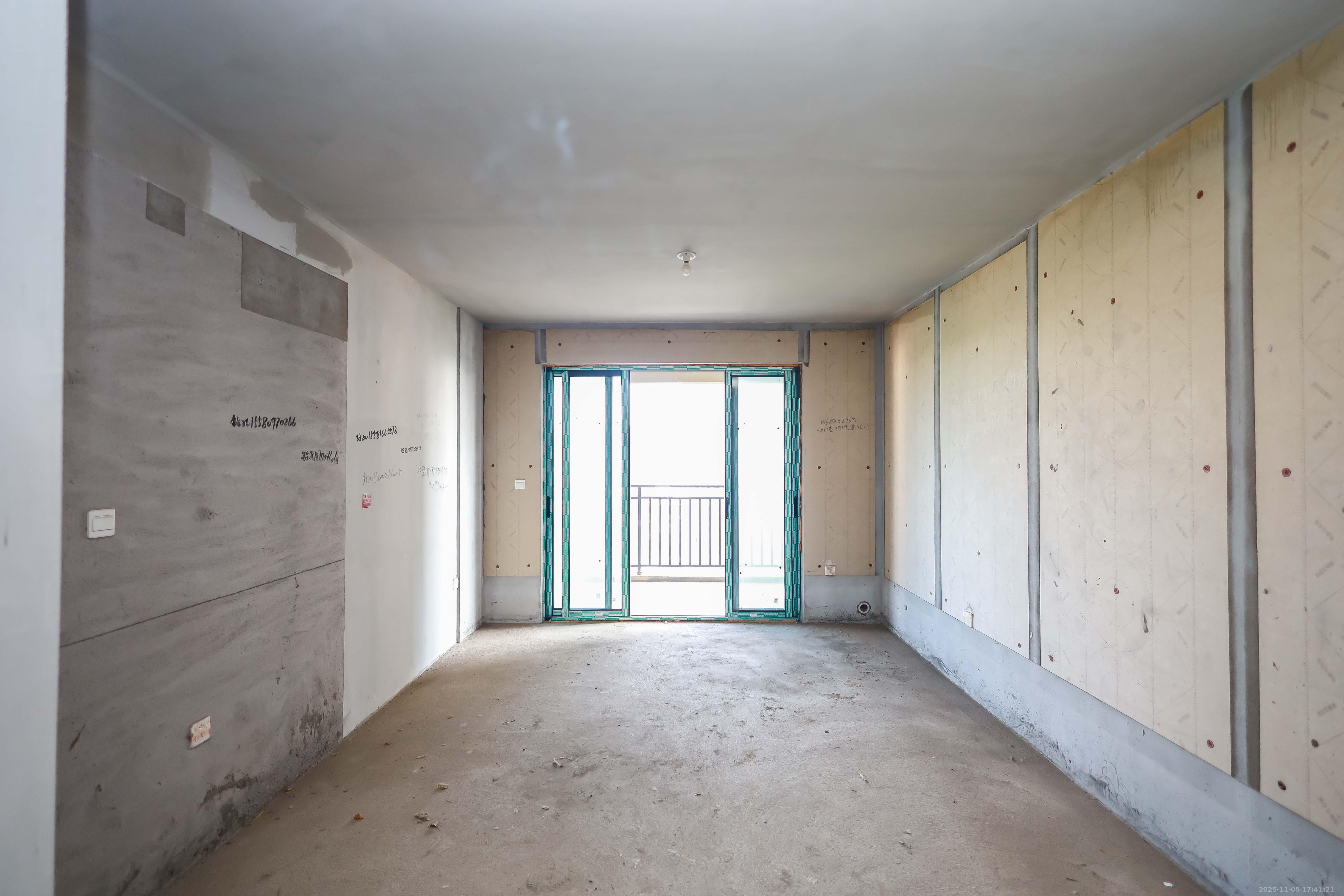 金侨风华府 3室2厅2卫 88.0万 金侨风华府 3室2厅2卫 88.0万客厅