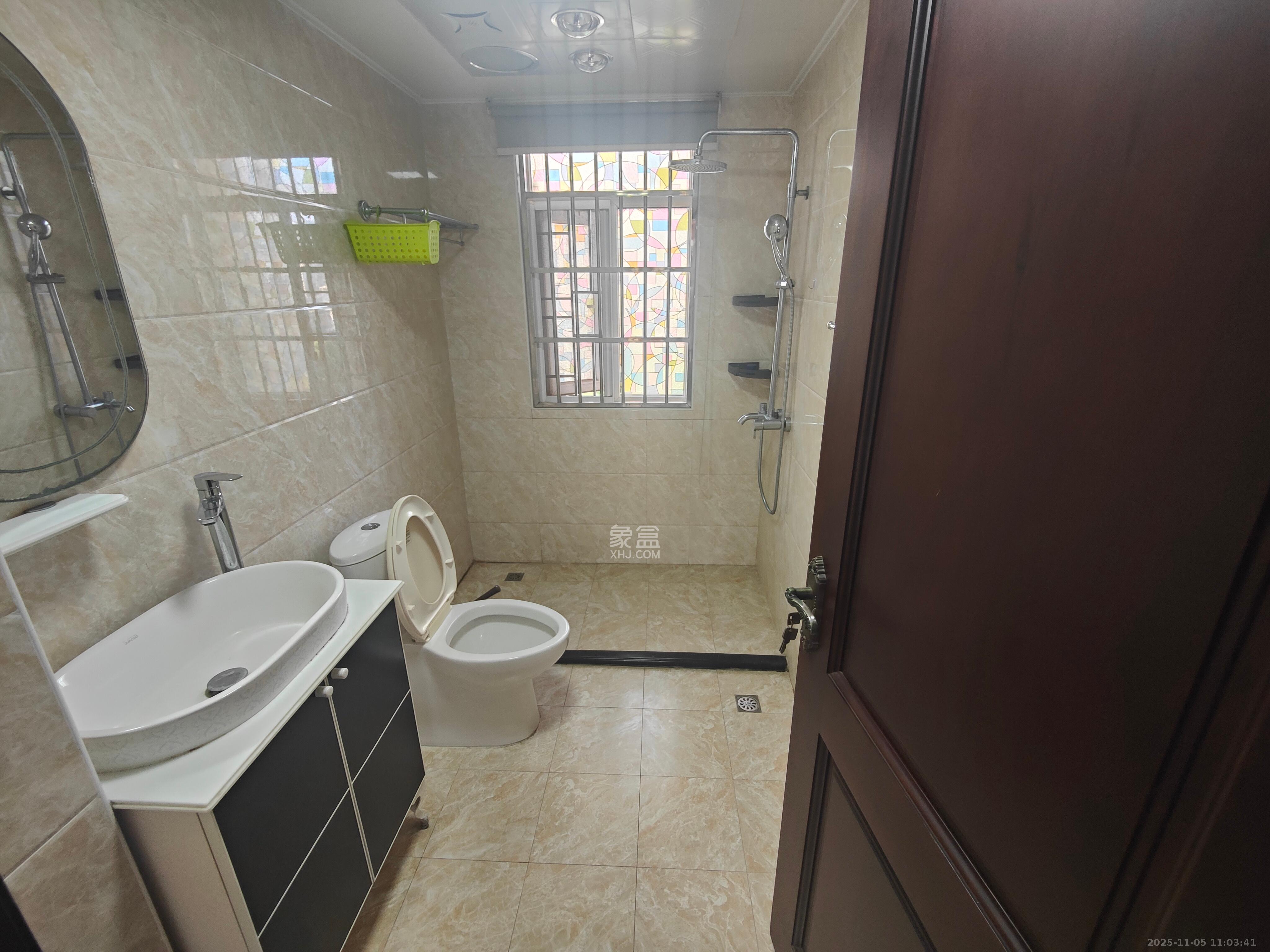 泊爱蓝湾  4室2厅2卫    3200.0元/月室内图