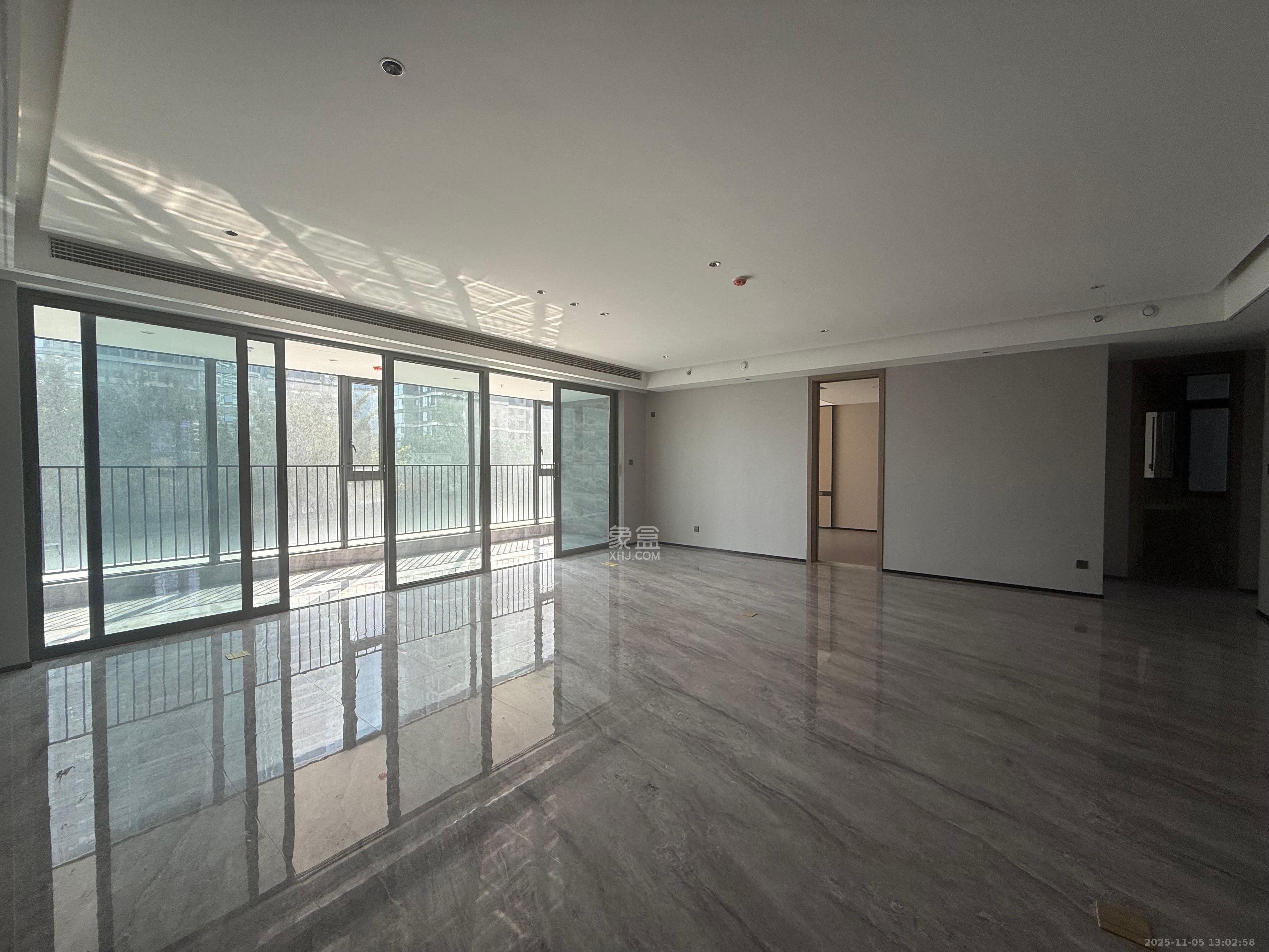 旭辉铂悦湘江  4室2厅3卫    7000.0元/月