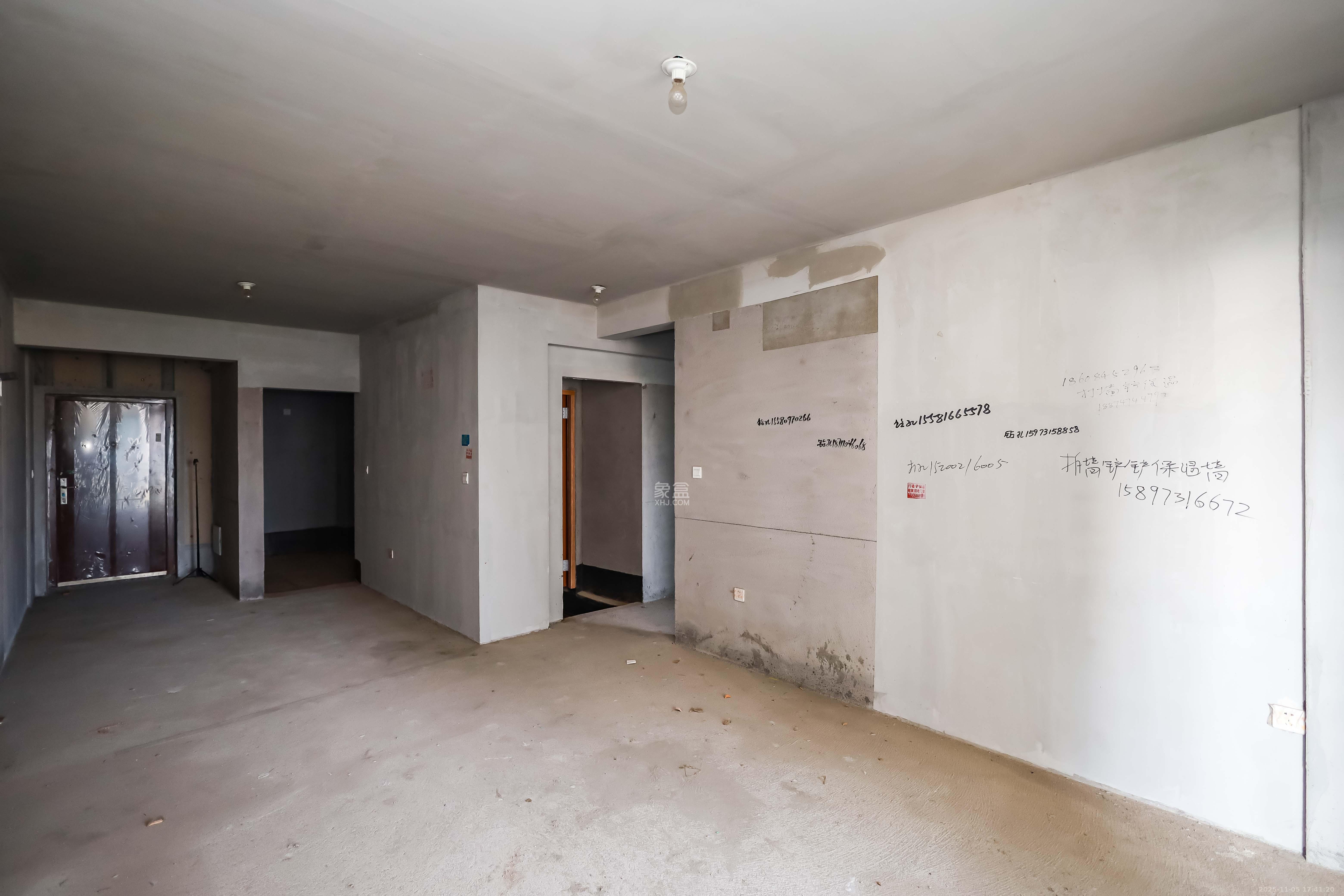 金侨风华府 3室2厅2卫 88.0万 金侨风华府 3室2厅2卫 88.0万客厅