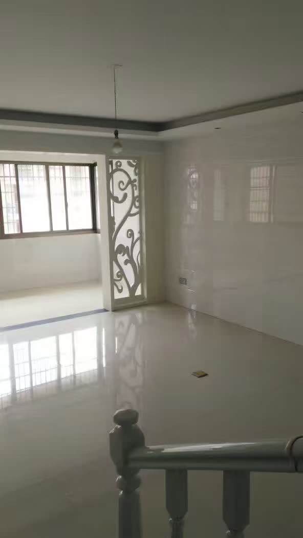 君悦华府 4室2厅2卫 63.8万 君悦华府 4室2厅2卫 63.8万客厅