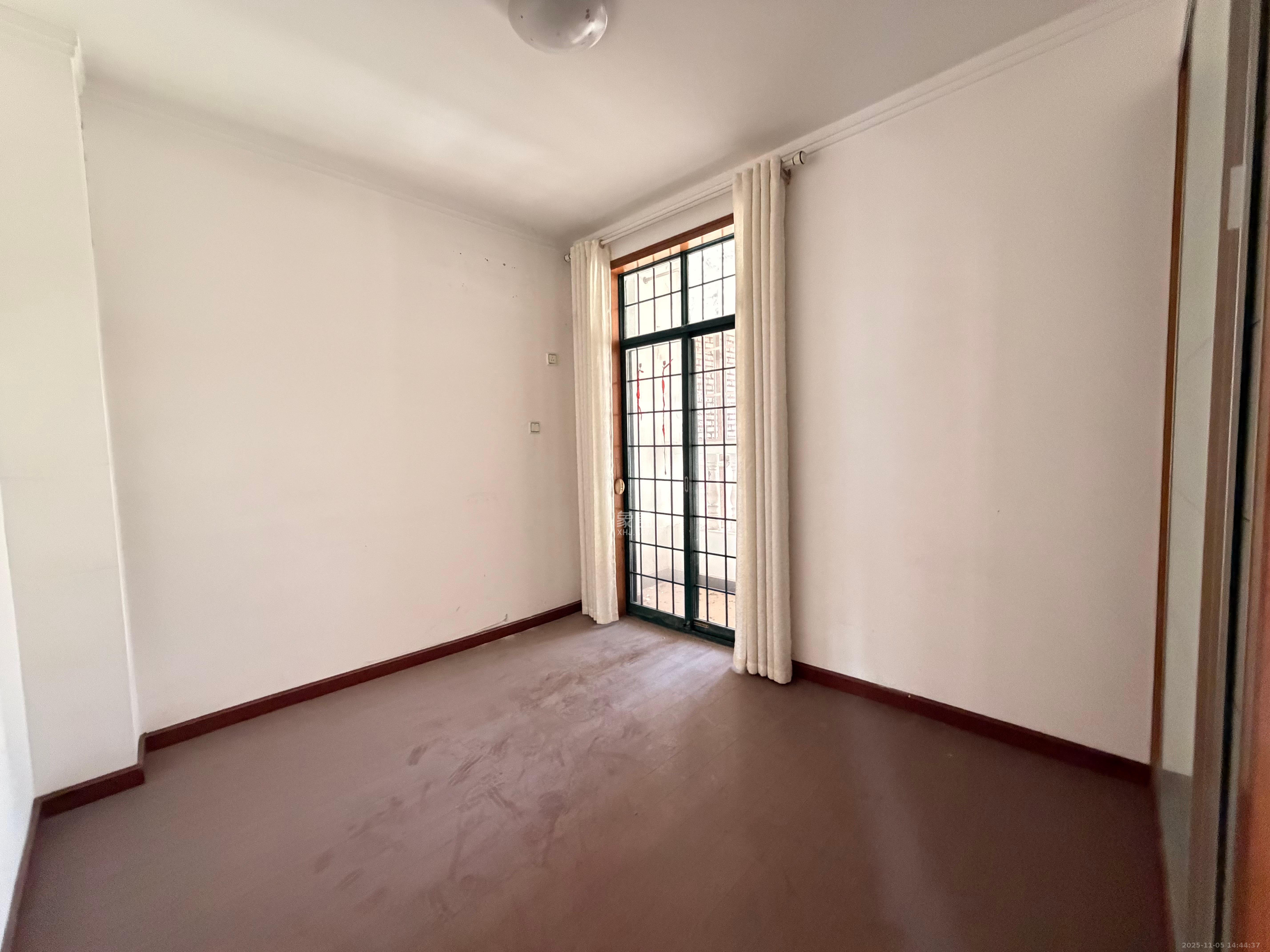 湘龙家园  5室2厅2卫    3000.0元/月室内图