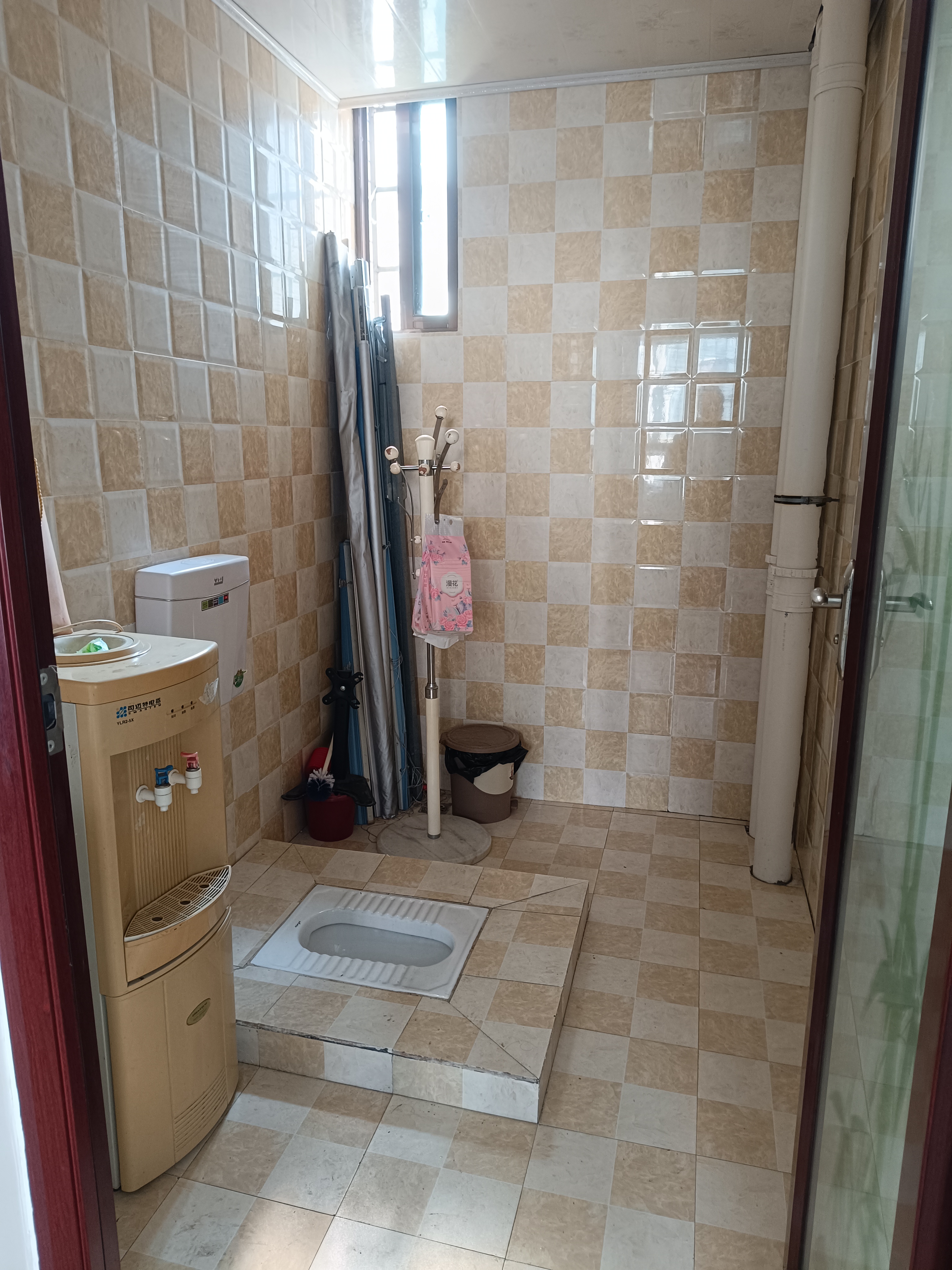 鸿泰冶金雅苑  3室2厅2卫    1800.0元/月室内图