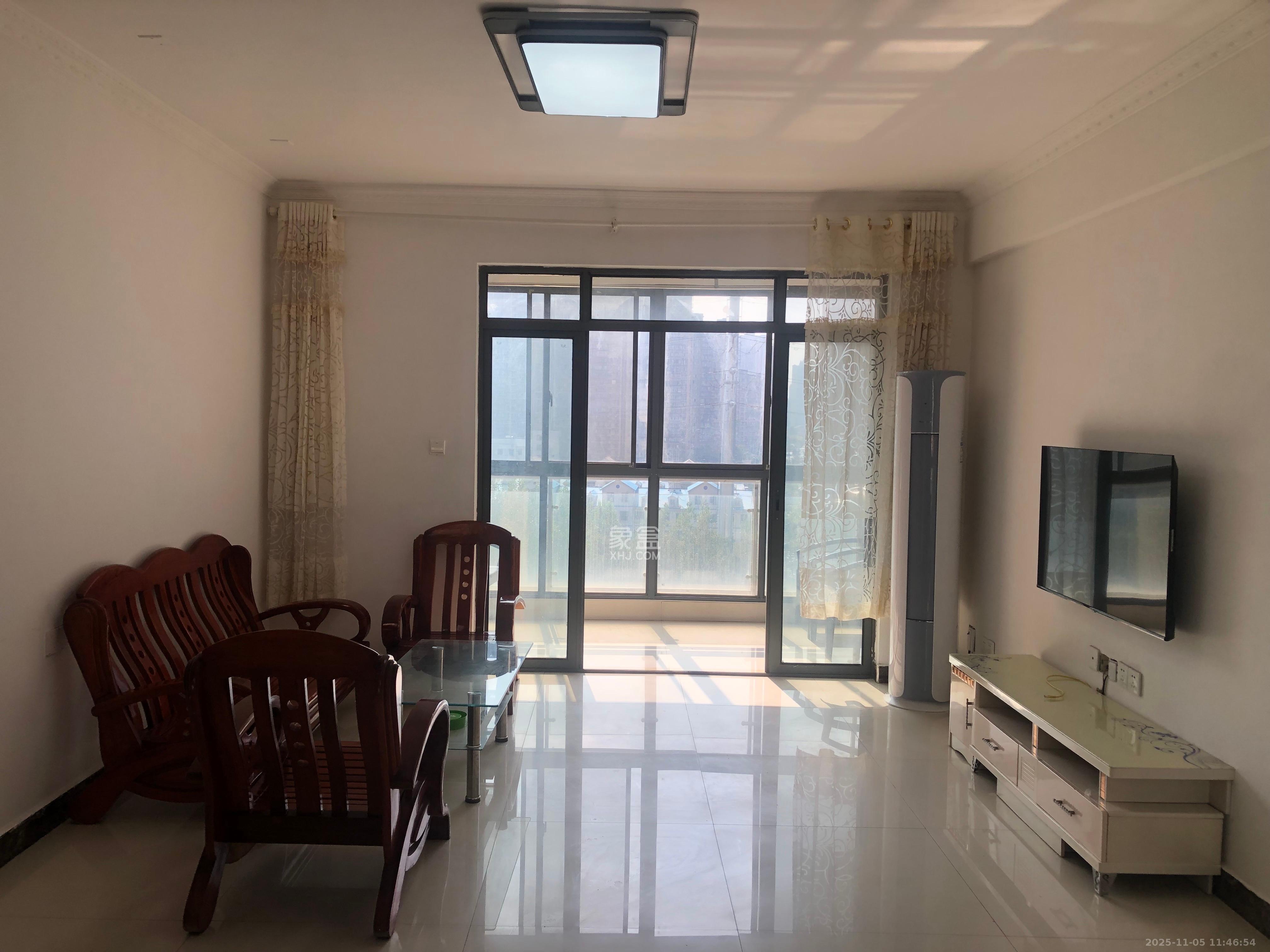 新华都万家城  3室2厅2卫    2000.0元/月