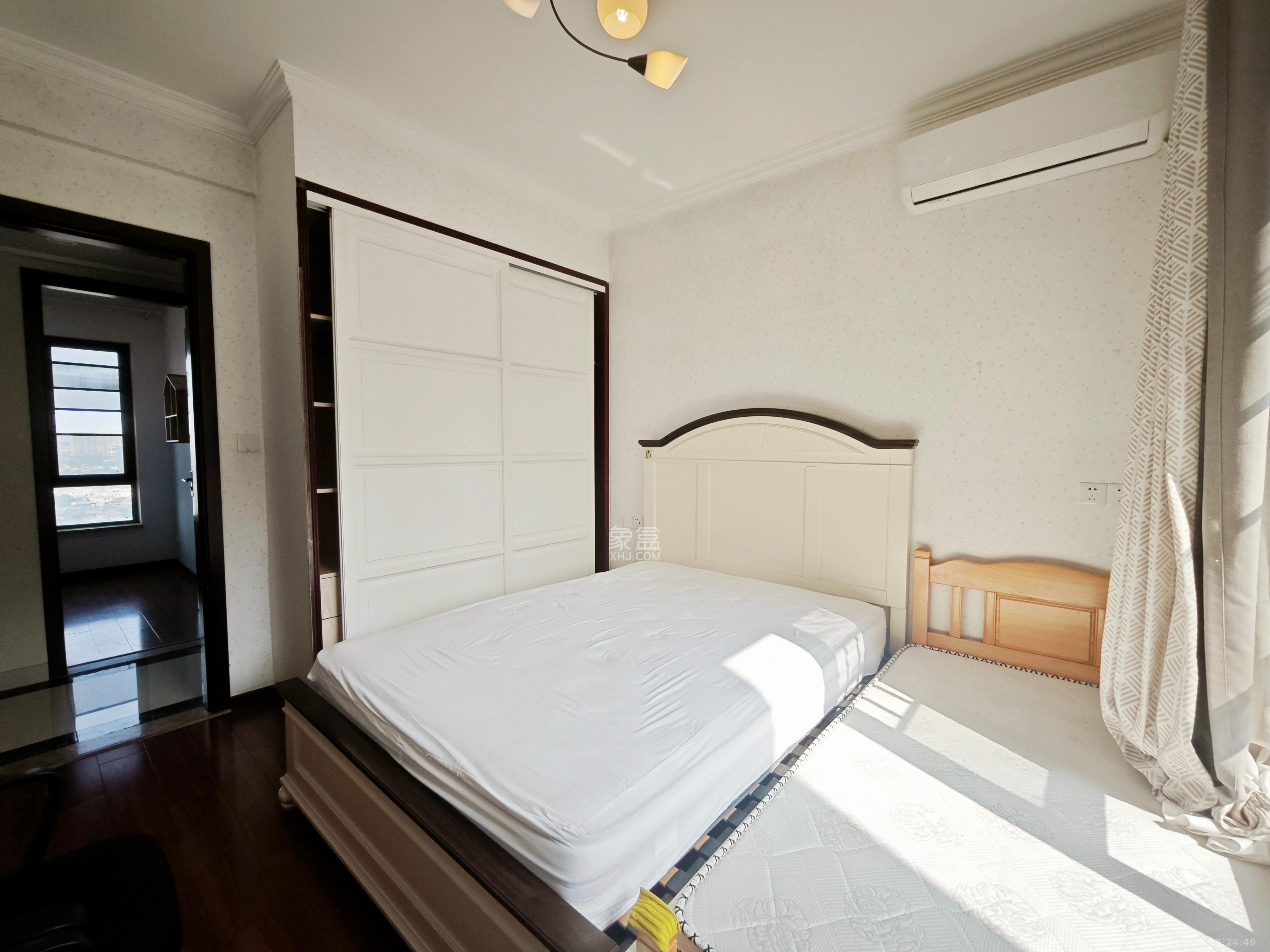 珠江郦城公园1号 4室2厅2卫 3400.0元/月 珠江郦城公园1号 4室2厅2卫 3400.0元/月室内图