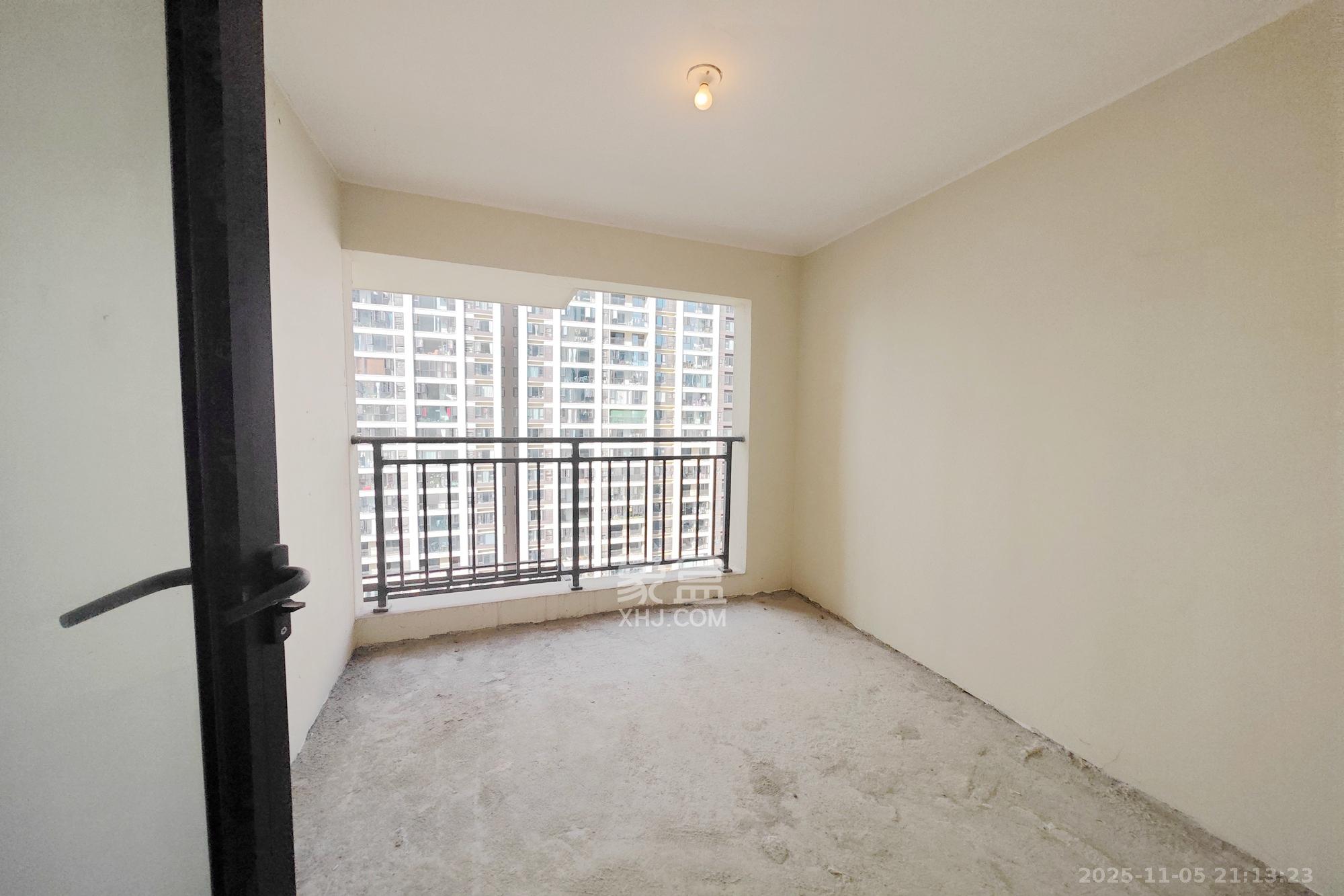 旭辉国悦府  4室2厅2卫    140.0万卧室