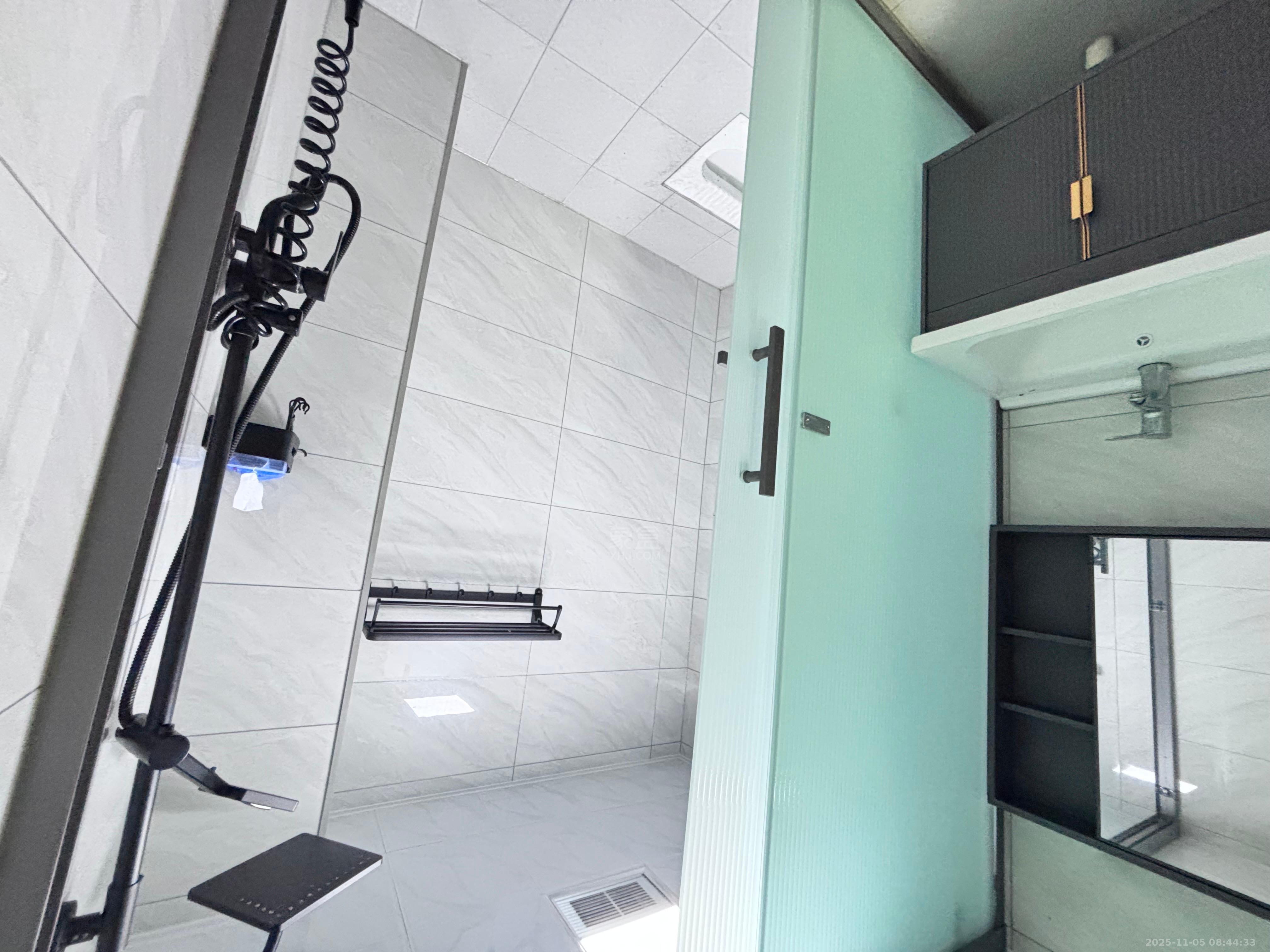 现代城  1室1厅1卫    1200.0元/月室内图