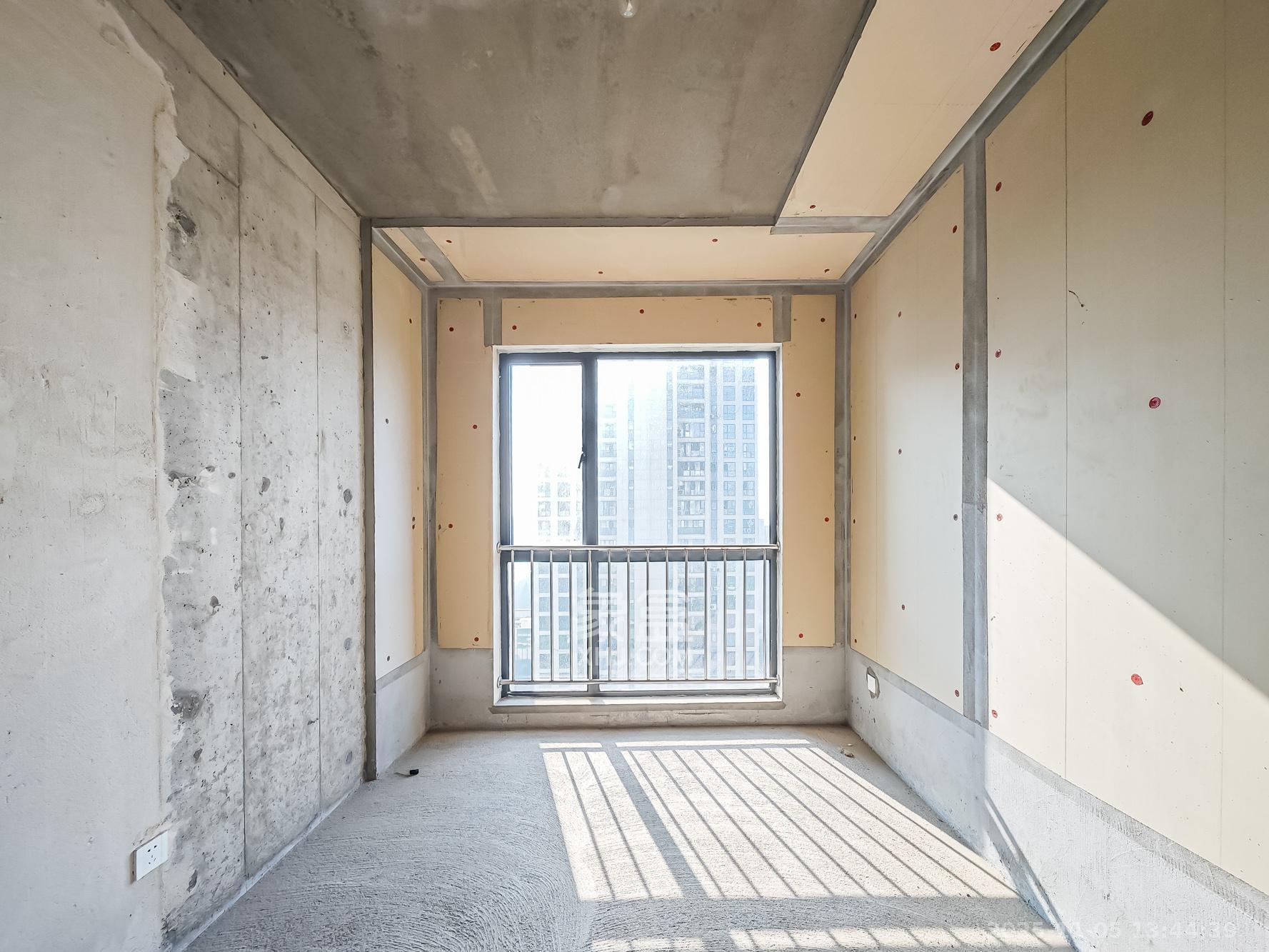 秀峰一品 5室2厅3卫 240.0万 秀峰一品 5室2厅3卫 240.0万卧室