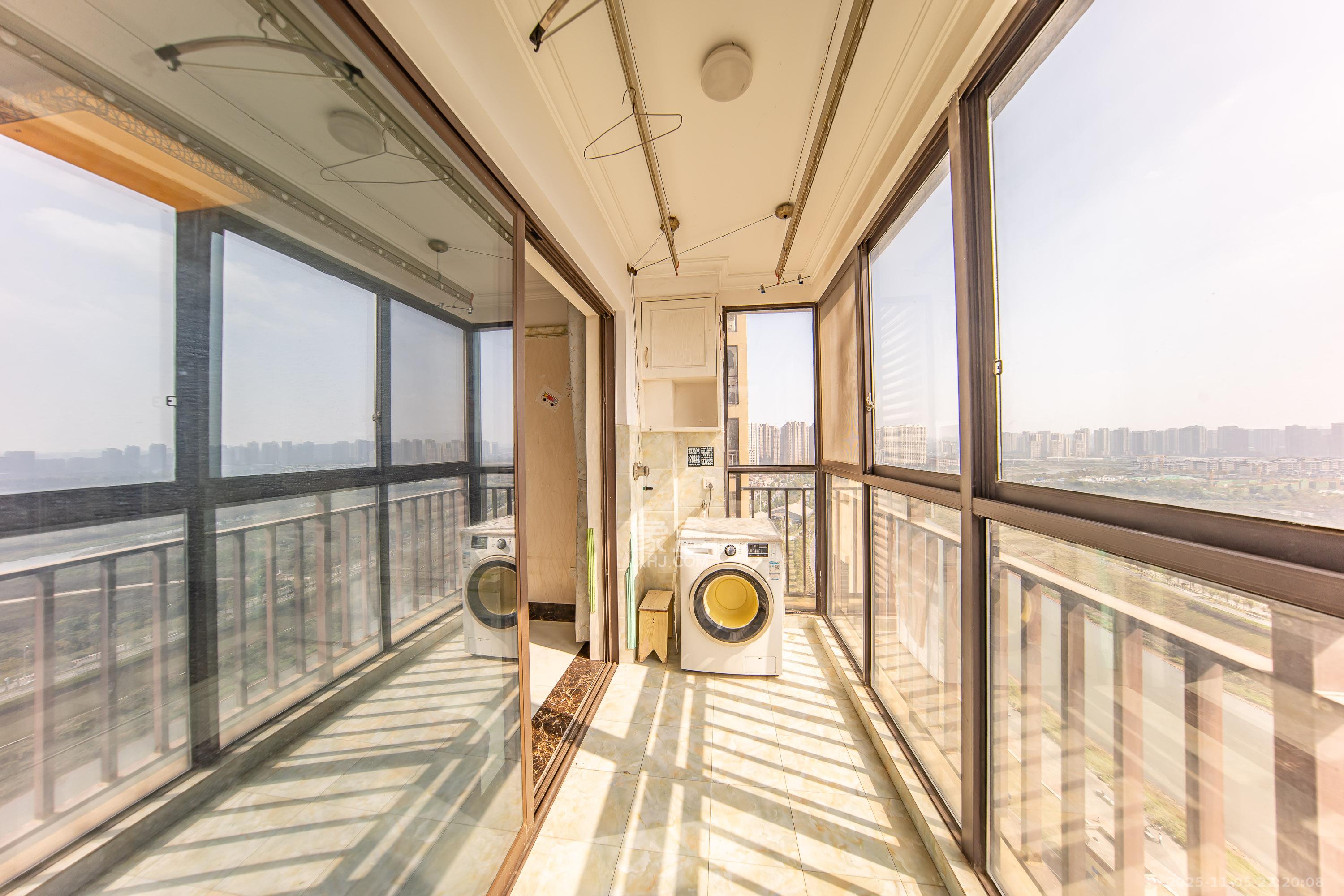 华润橡树湾 3室2厅1卫 69.0万 华润橡树湾 3室2厅1卫 69.0万阳台