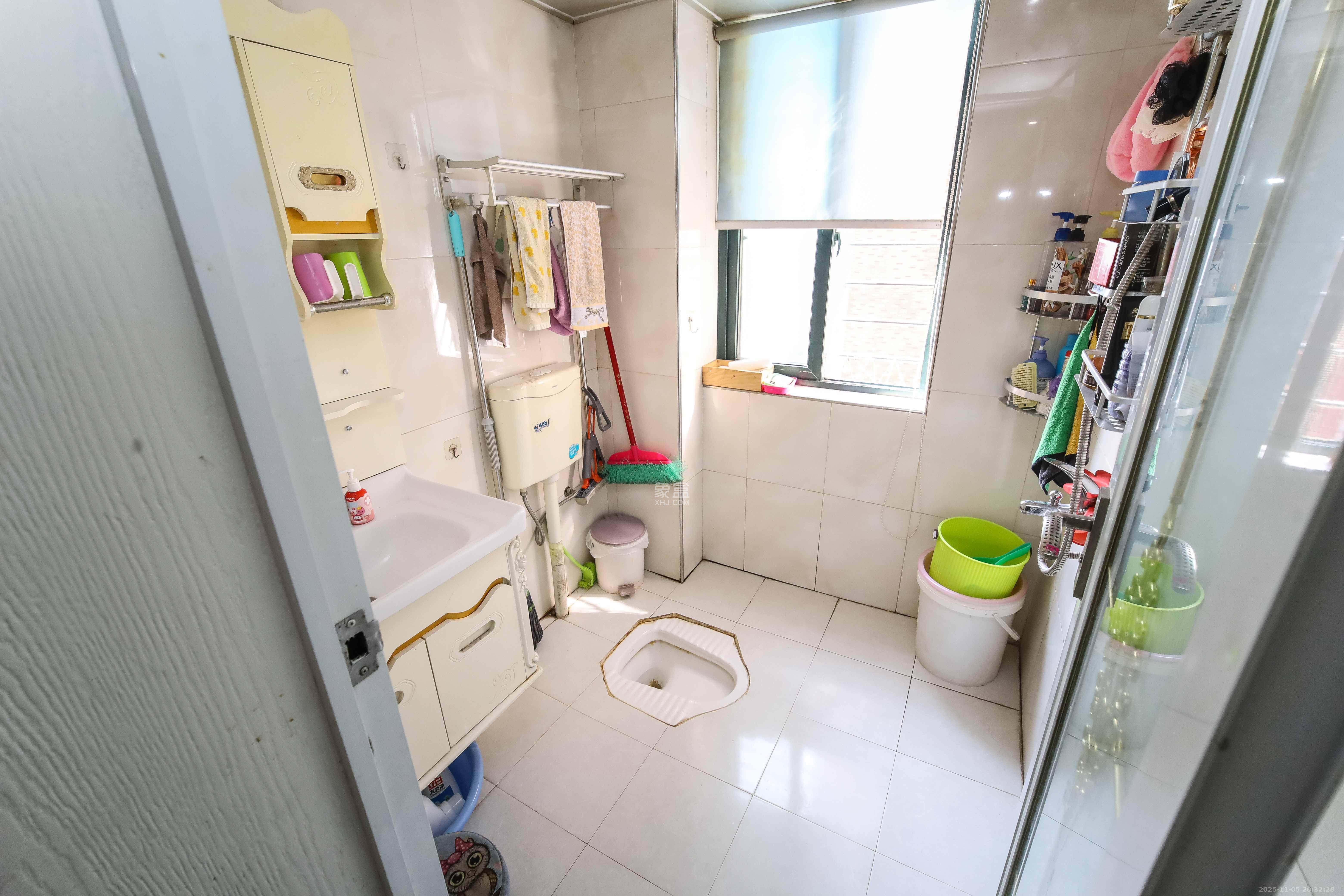 东玺门  2室2厅1卫    76.8万卫生间