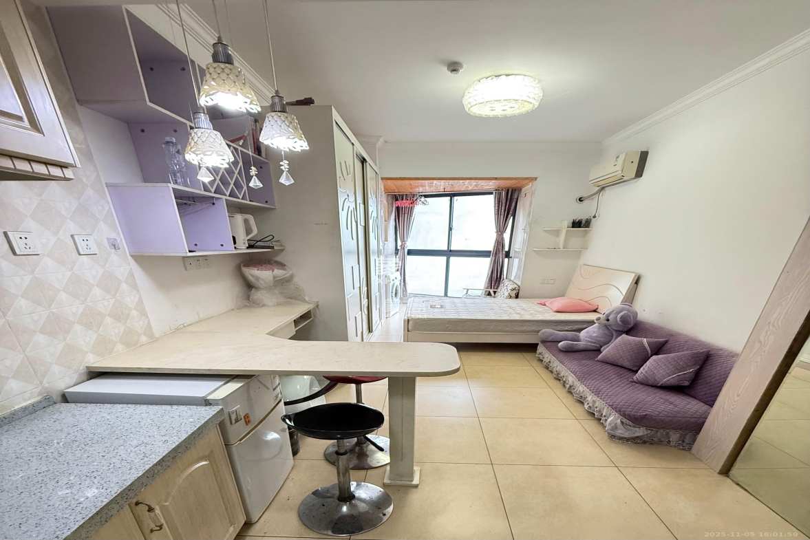 绿地中央广场 1室1厅1卫 1500.0元/月 绿地中央广场 1室1厅1卫 1500.0元/月室内图