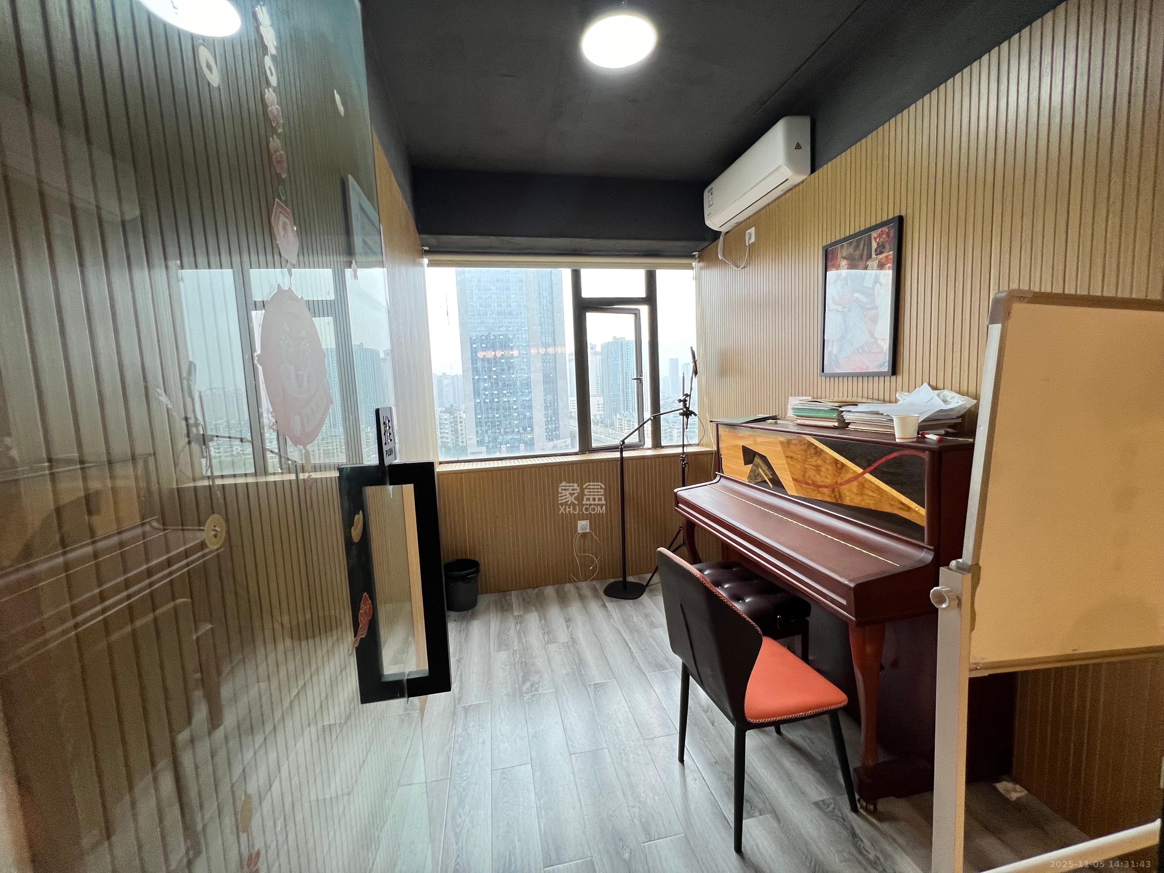 长房中庭国际(东郡华蓉广场) 2室2厅1卫 5500.0元/月 长房中庭国际(东郡华蓉广场) 2室2厅1卫 5500.0元/月室内图