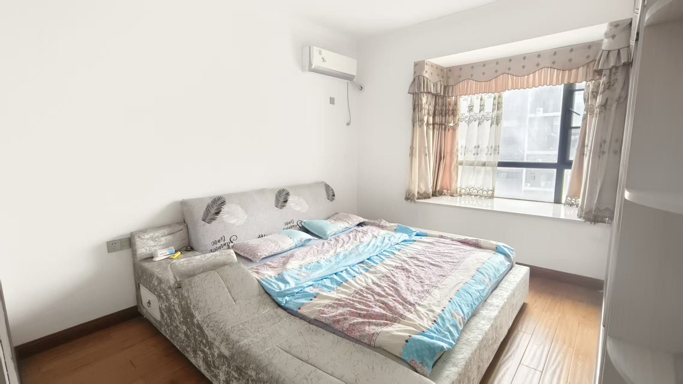 会龙山溪谷(住宅) 3室2厅2卫 2280.0元/月 会龙山溪谷(住宅) 3室2厅2卫 2280.0元/月室内图