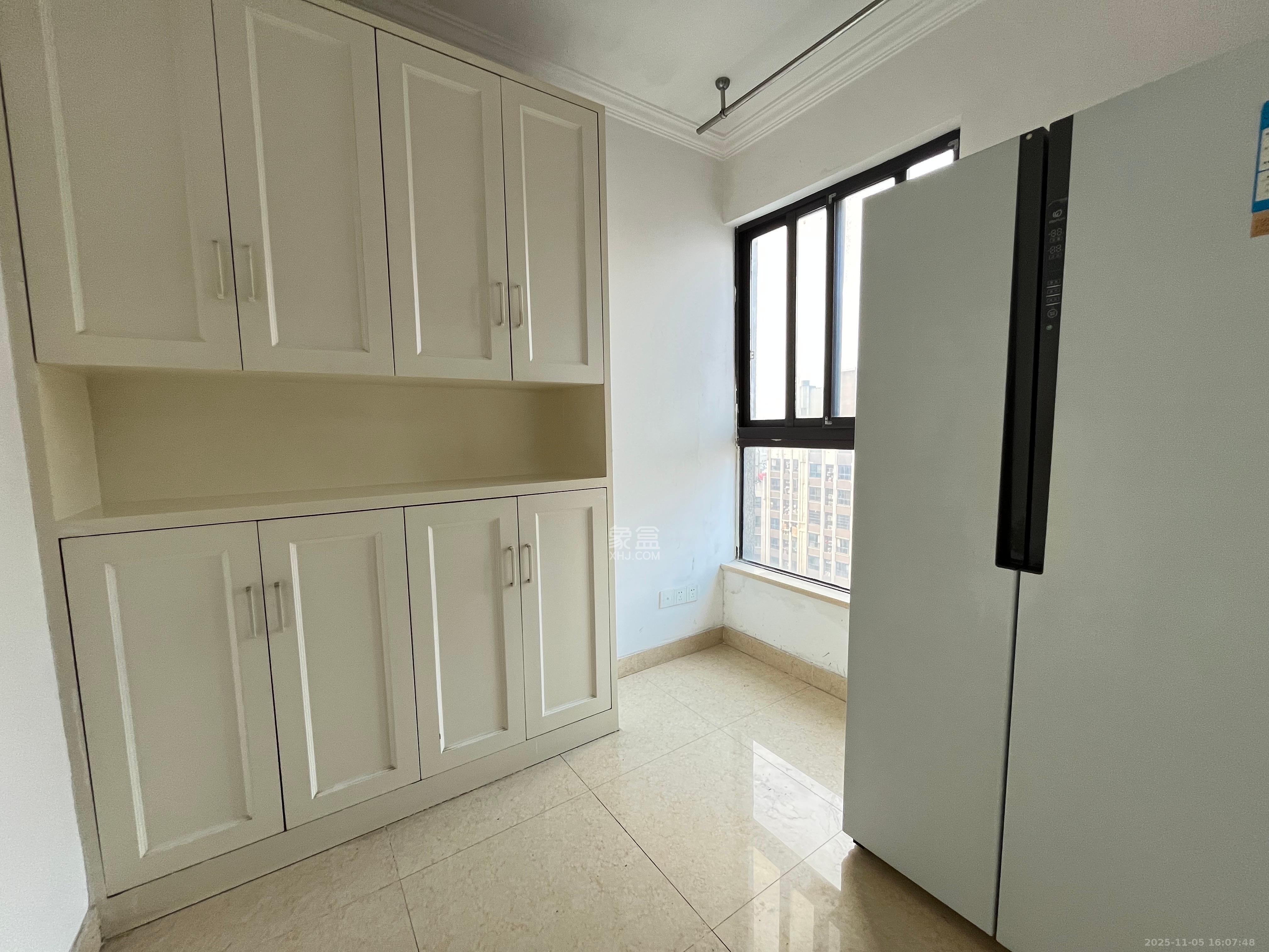 绿地中央广场  3室2厅1卫    2900.0元/月室内图