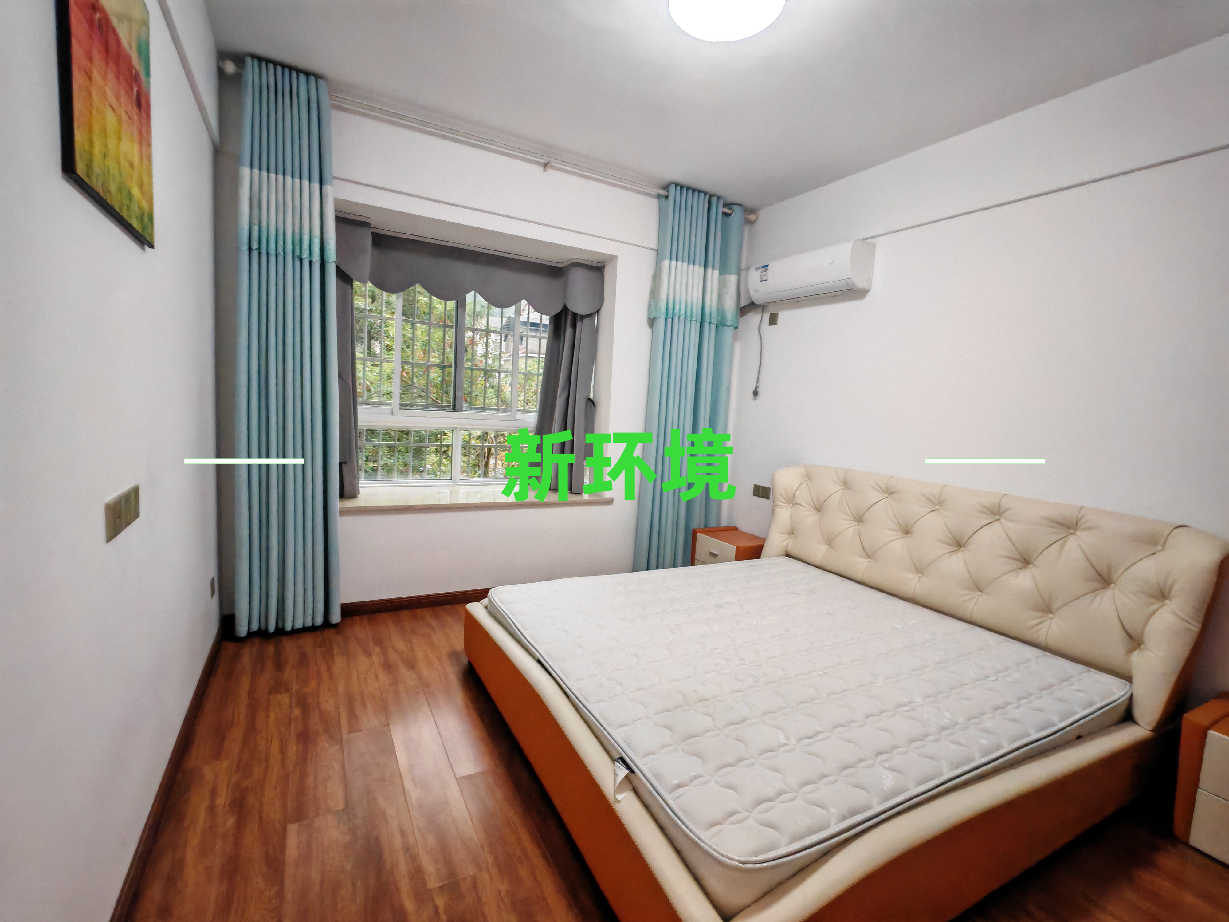 阳光水岸  4室2厅2卫    70.0万客厅