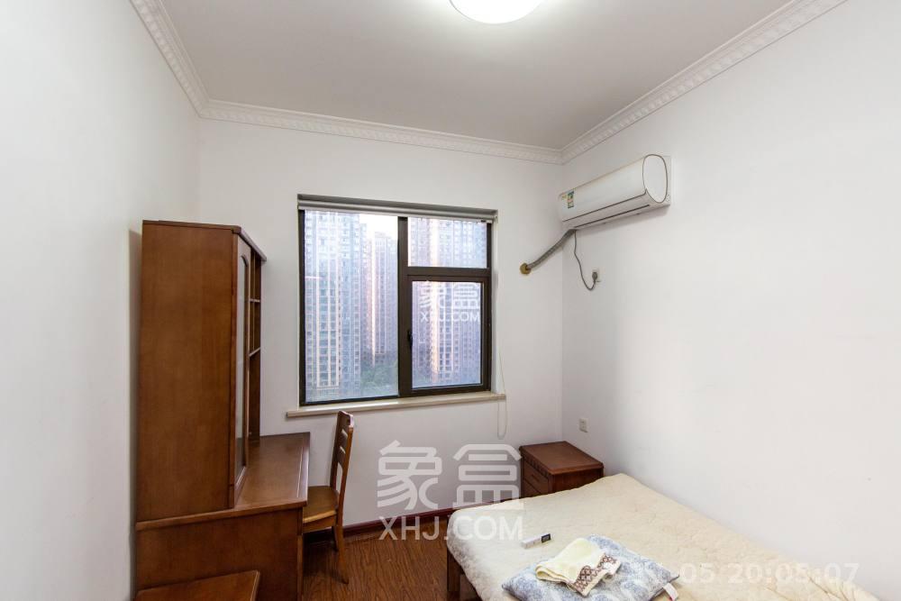 德润小区(丰升德润小区) 4室2厅2卫 2600.0元/月 德润小区(丰升德润小区) 4室2厅2卫 2600.0元/月室内图