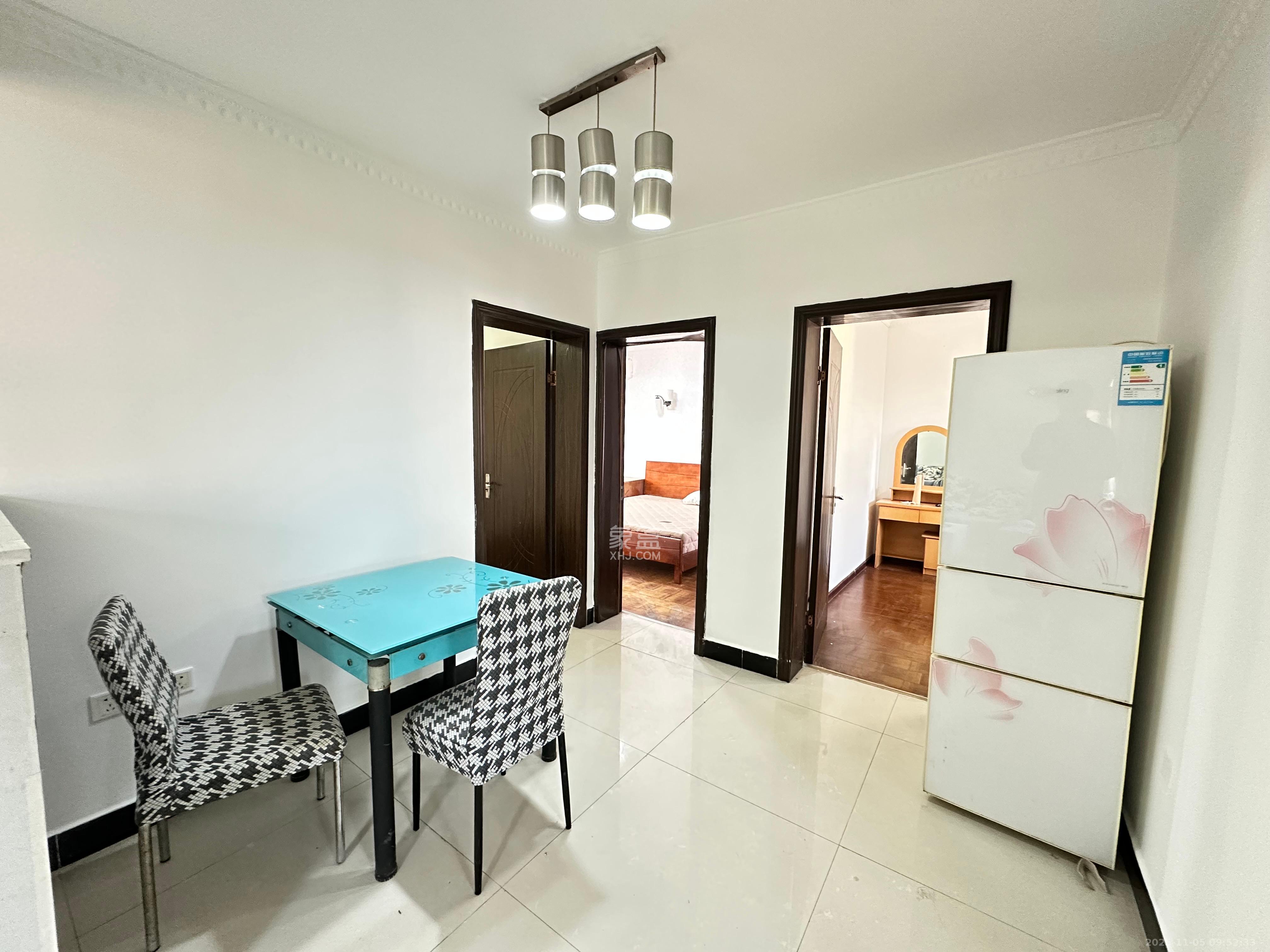 群芳园  3室1厅1卫    1700.0元/月室内图