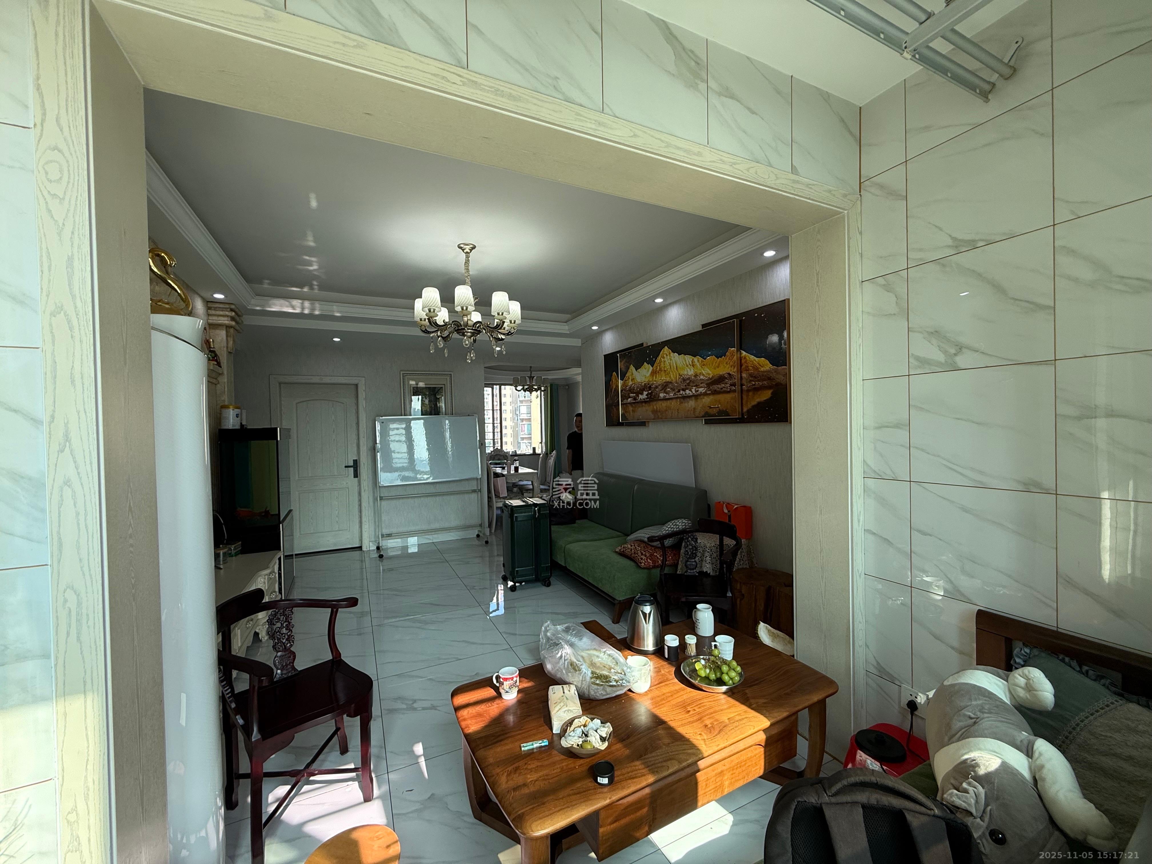 新城新世界一二三期  3室2厅1卫    3400.0元/月室内图