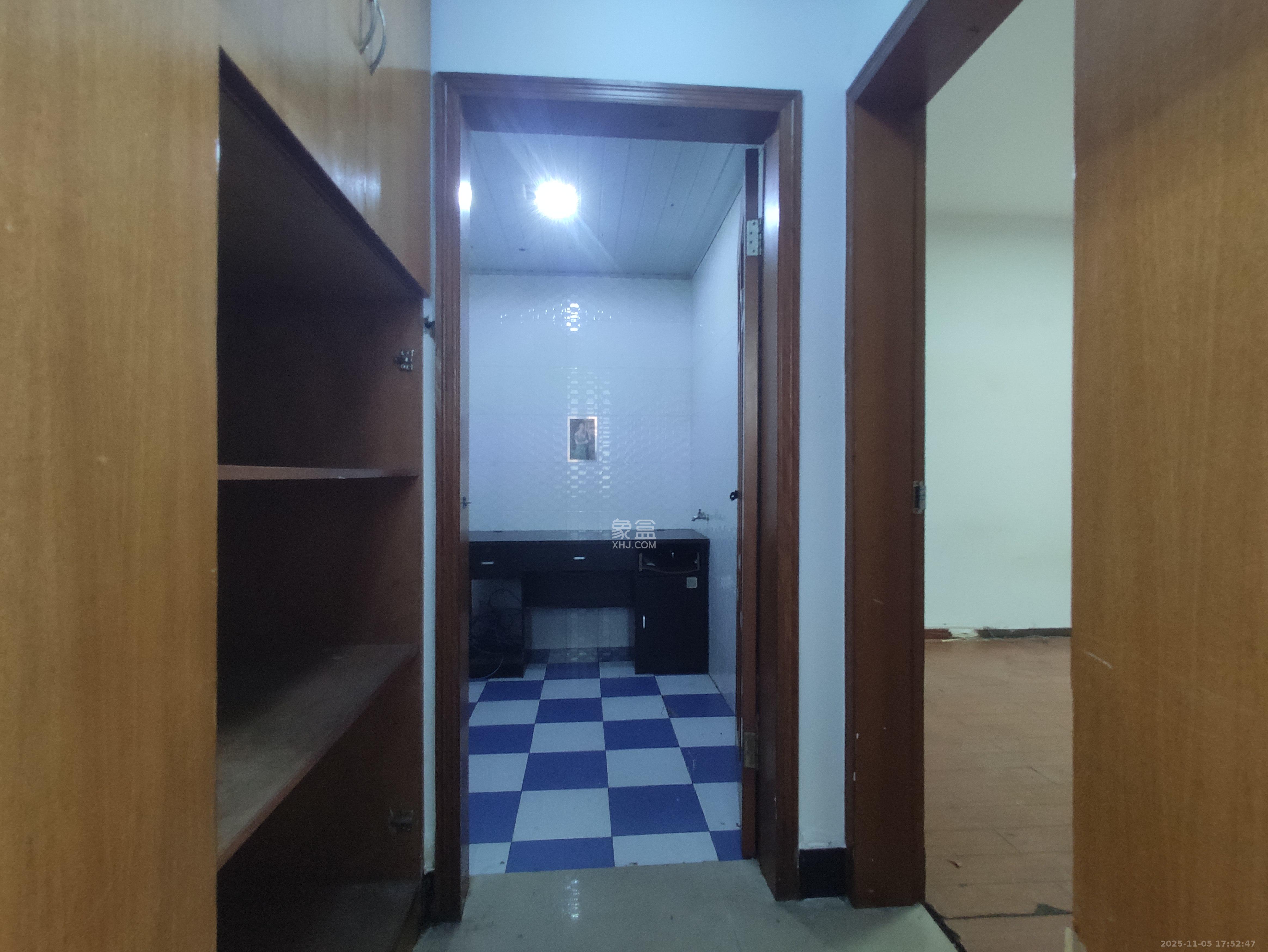 华瑞电子商厦（湖南科佳摄影城）  1室1厅1卫    3200.0元/月室内图