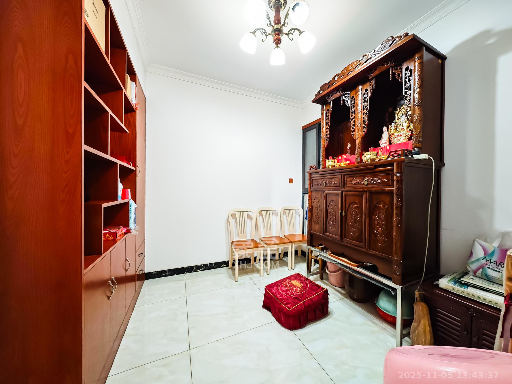 绿地海外滩一期 3室2厅1卫 68.0万 绿地海外滩一期 3室2厅1卫 68.0万卧室